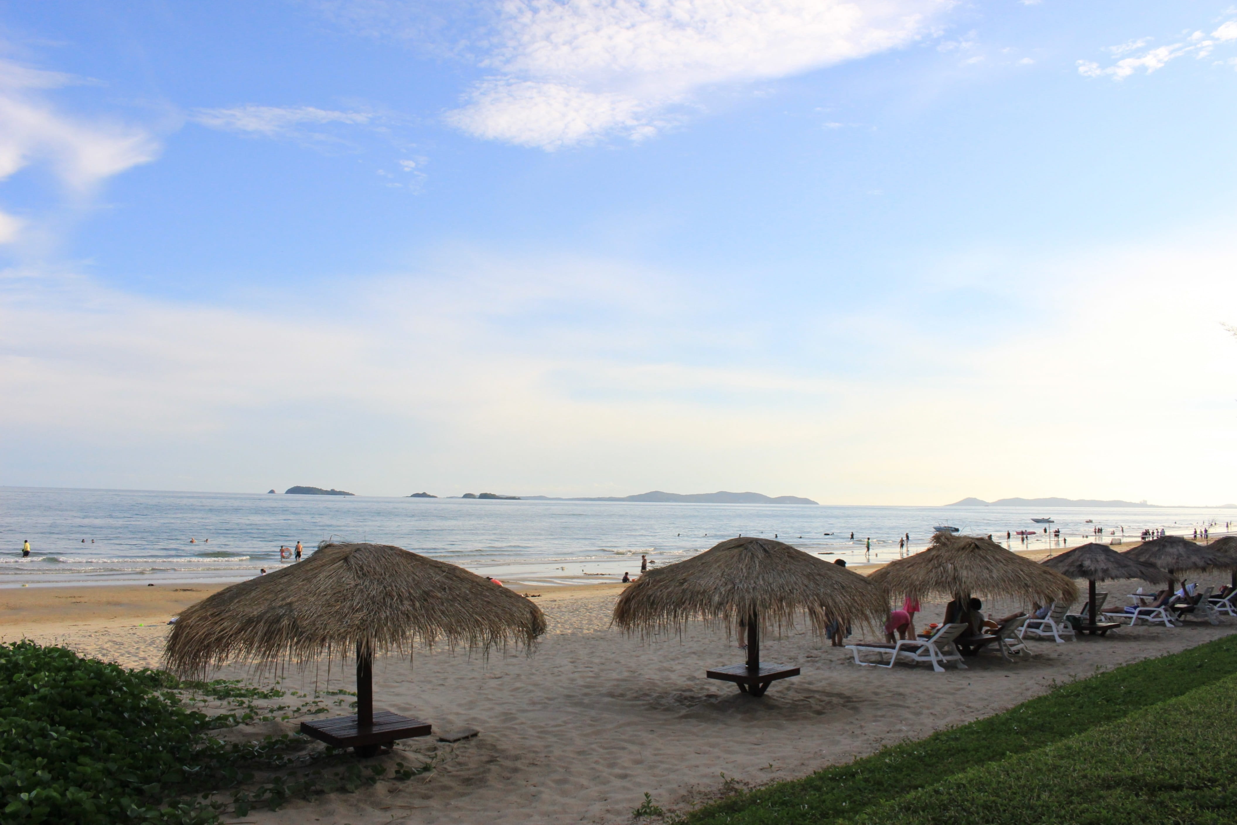 crowd, tranquil scene, sun, asian, ocean, tree, hut, view, cloud - sky, tropical, day, land, lounger, sky, playing, sea, tranquility, people, pal, vacation, HD Wallpaper
