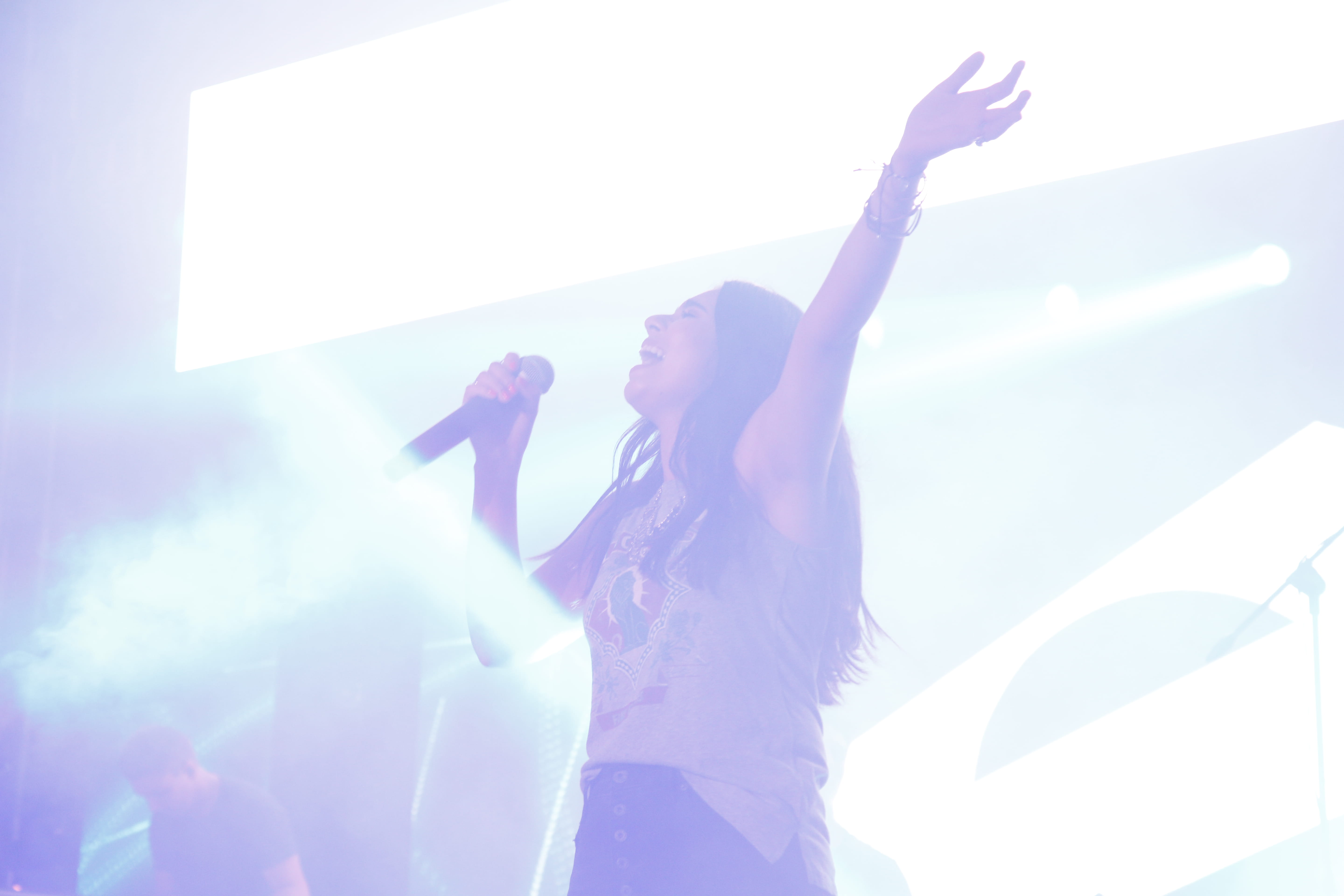 young women, jesus, popular music concert, standing, united states, palm springs, leisure activity, three quarter length, worship, heartreach, 5K, lights, HD Wallpaper