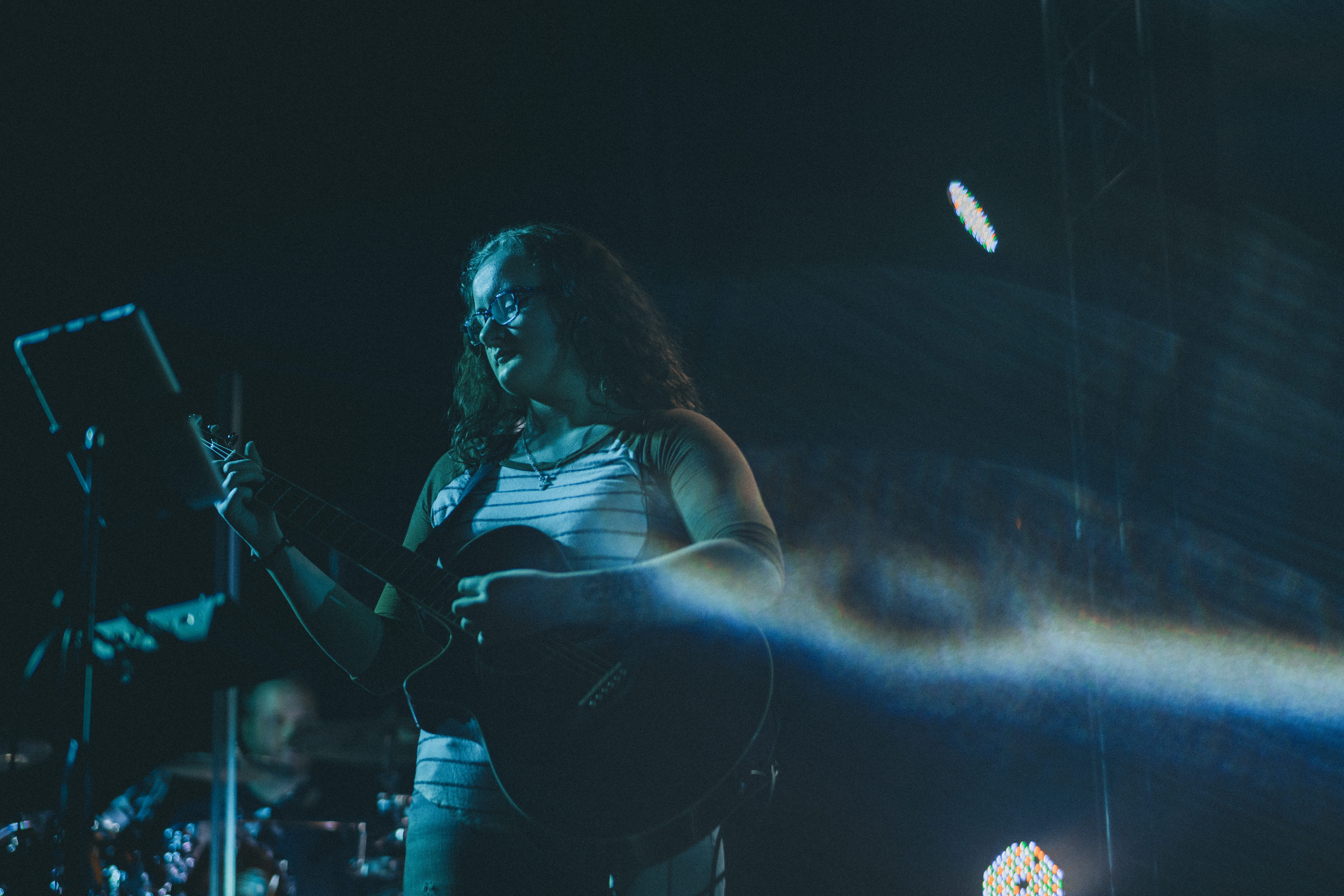 light, girl, musician, arts culture and entertainment, stage, rock music, night, woman, performance, singing, adult, 8K, jesus, concert, three quarter length, HD Wallpaper