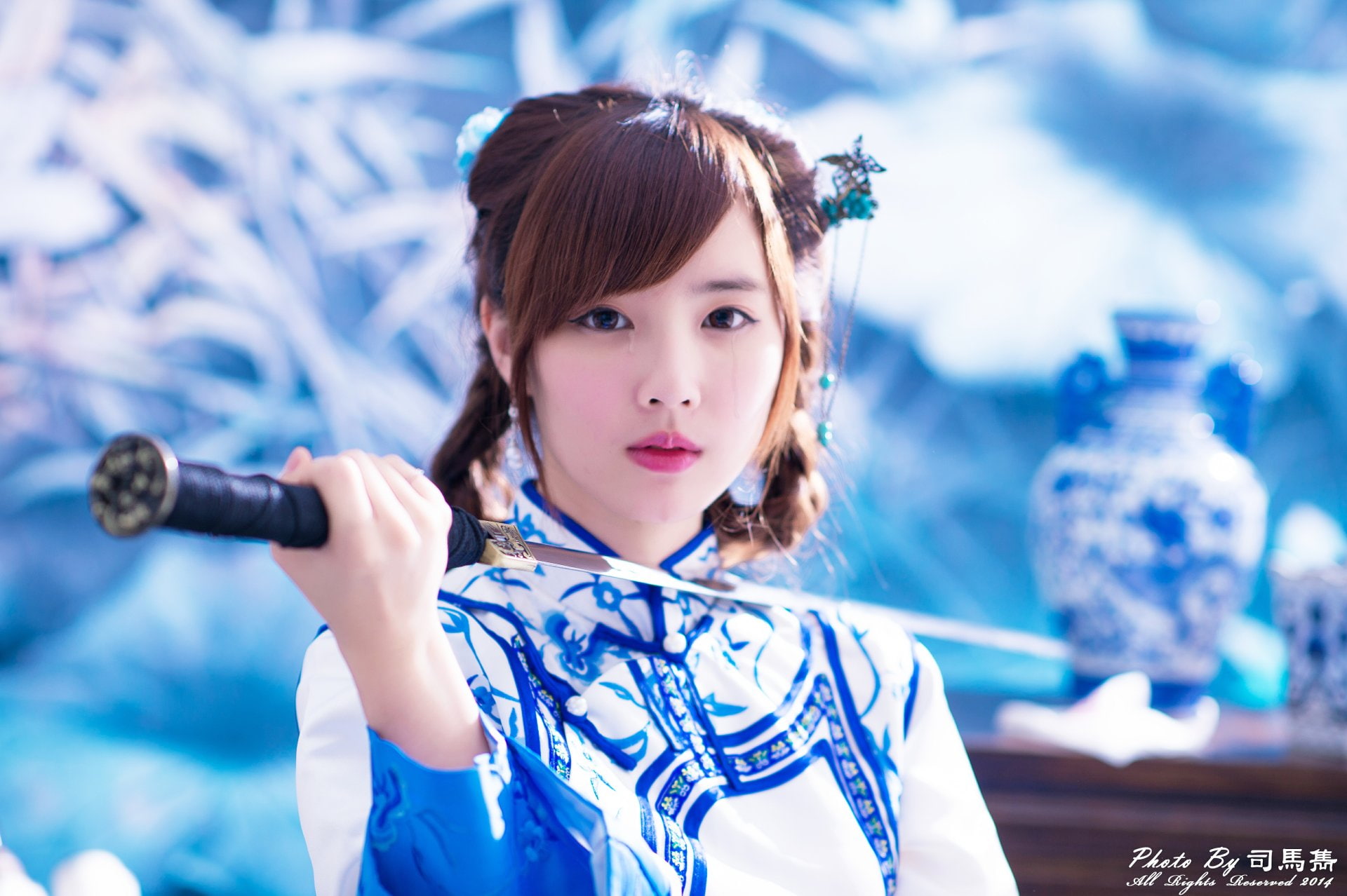 holding, Girl, standing, Taiwanese, Tears, Sword, Traditional Costume, women, young adult, Asian, child, focus on foreground, Model, fashion, 1080P, innocence, HD Wallpaper
