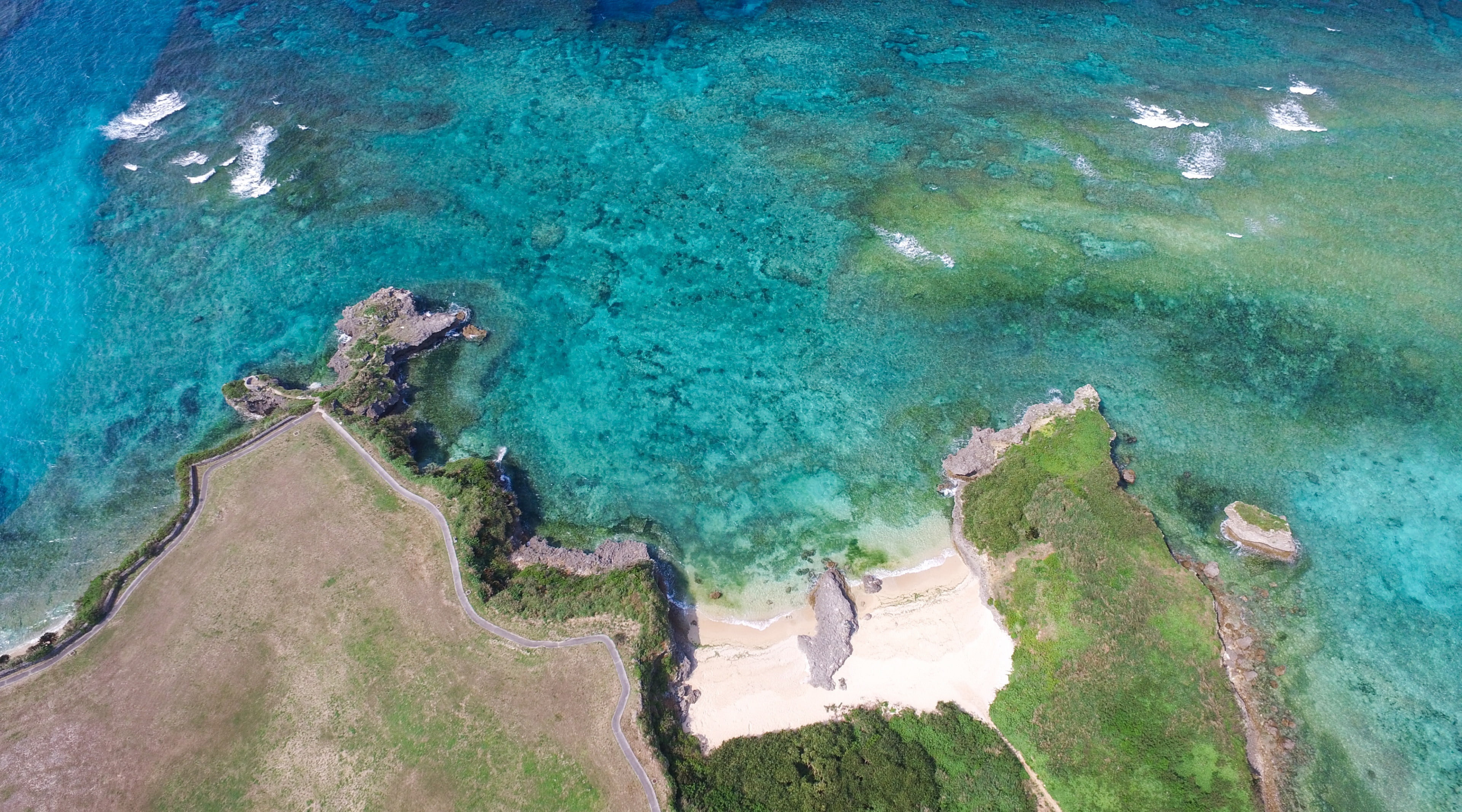 Cyan, Summer, Waterscape, 4K, high angle view, land, field, solid, turquoise colored, Shore, skypixcel, Water, yomitan, Blue, day, Earth, nature, idyllic, HD Wallpaper