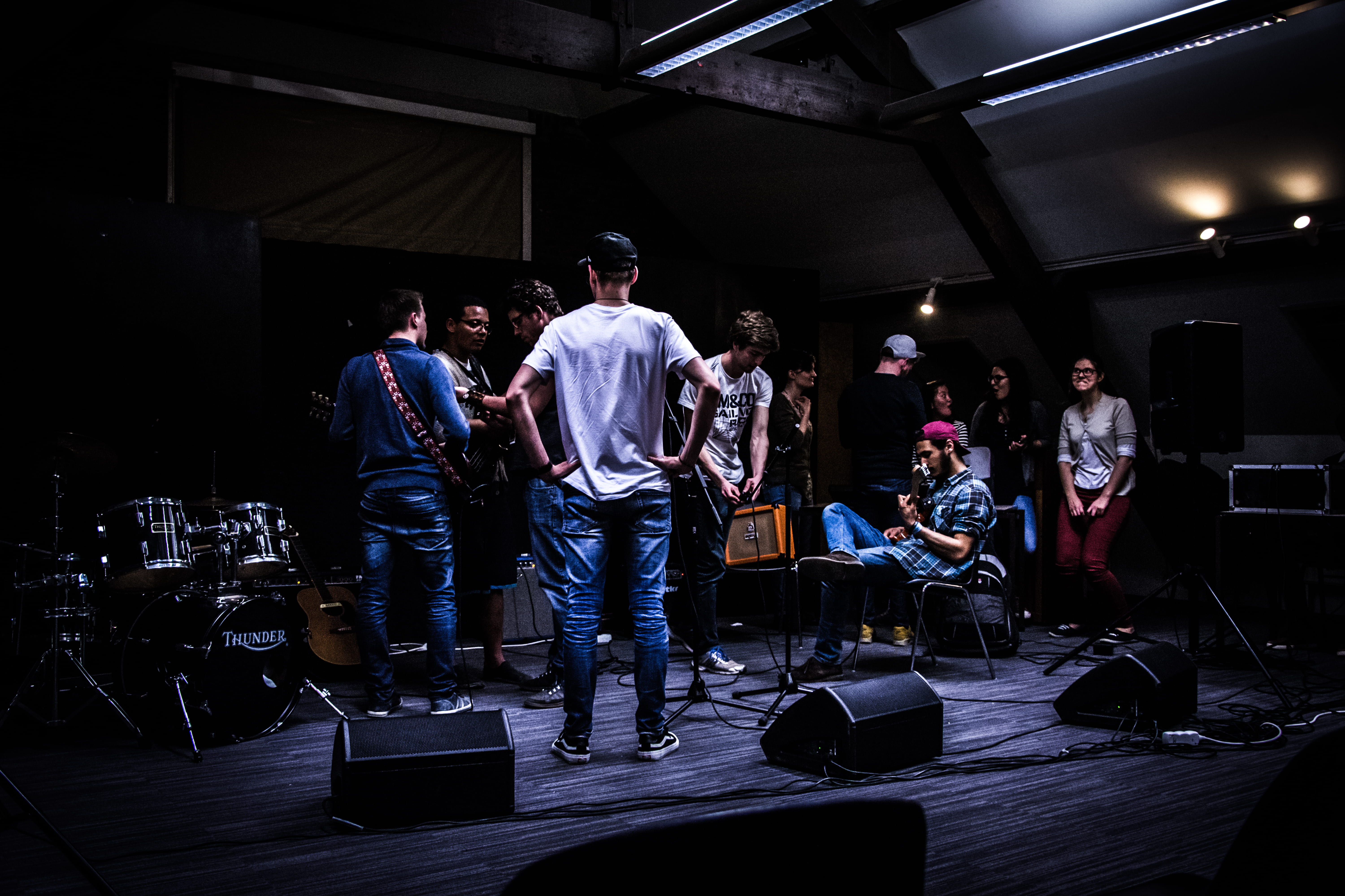 full length, performance, lifestyles, stage, music, belgium, men, popular music concert, guitare, real people, group of people, band, namur, crowd, large group of people, HD Wallpaper