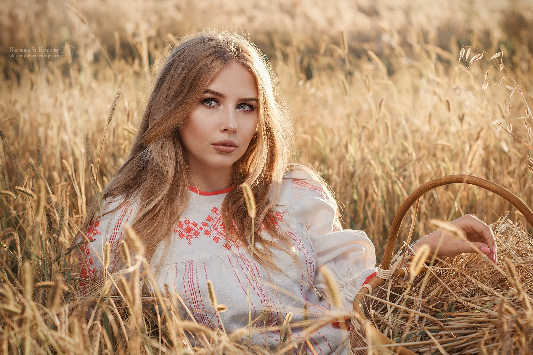 landscape, blond hair, beauty, young women, women, land, 720P, agriculture, fashion, crop, hairstyle, one person, beautiful woman, field, depth of field, HD Wallpaper