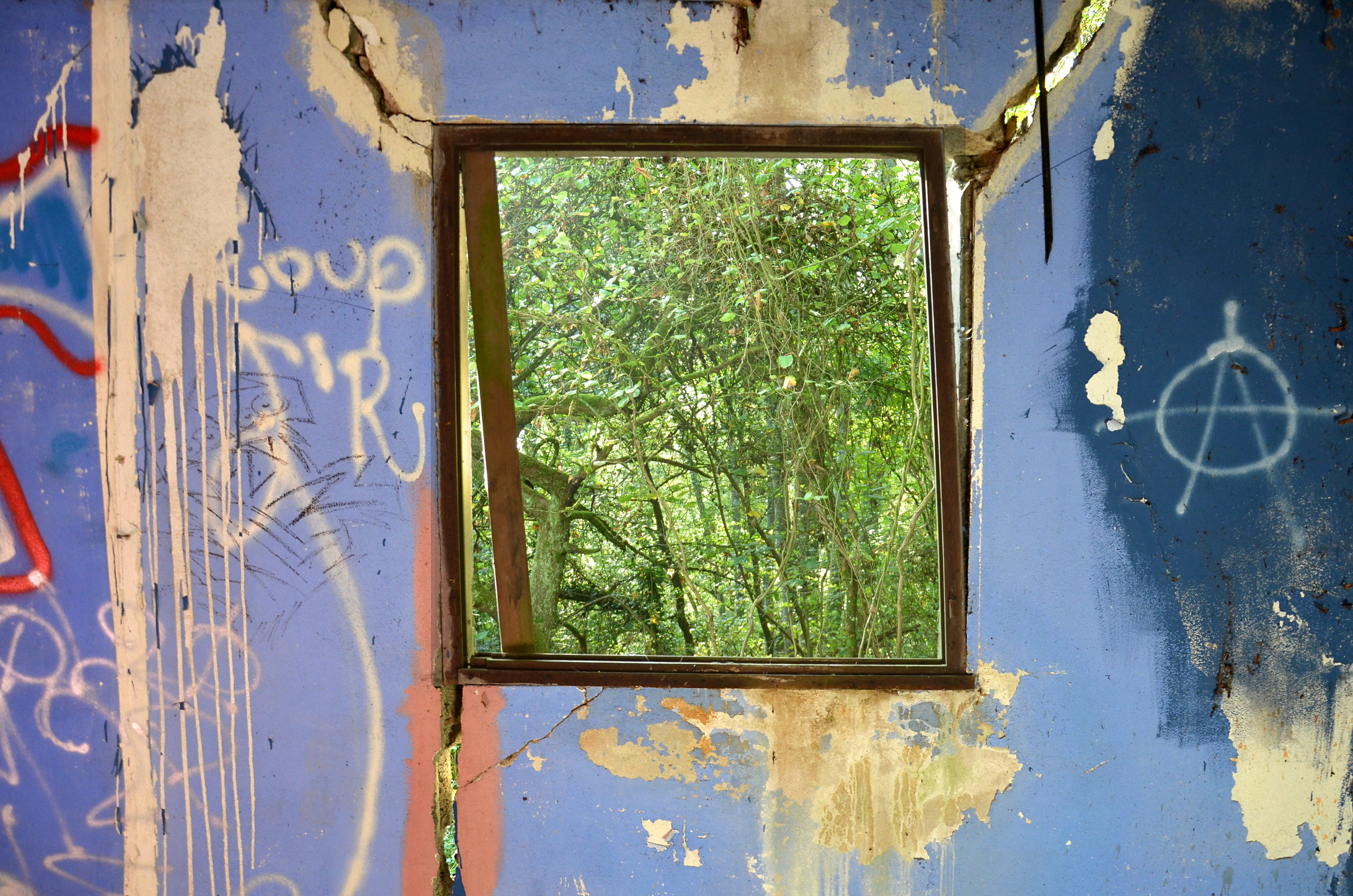graffiti, art and craft, 4K, surrealist, design, day, landscape, no people, green color, glass - material, tag, creativity, outdoors, trees, blue, green, HD Wallpaper
