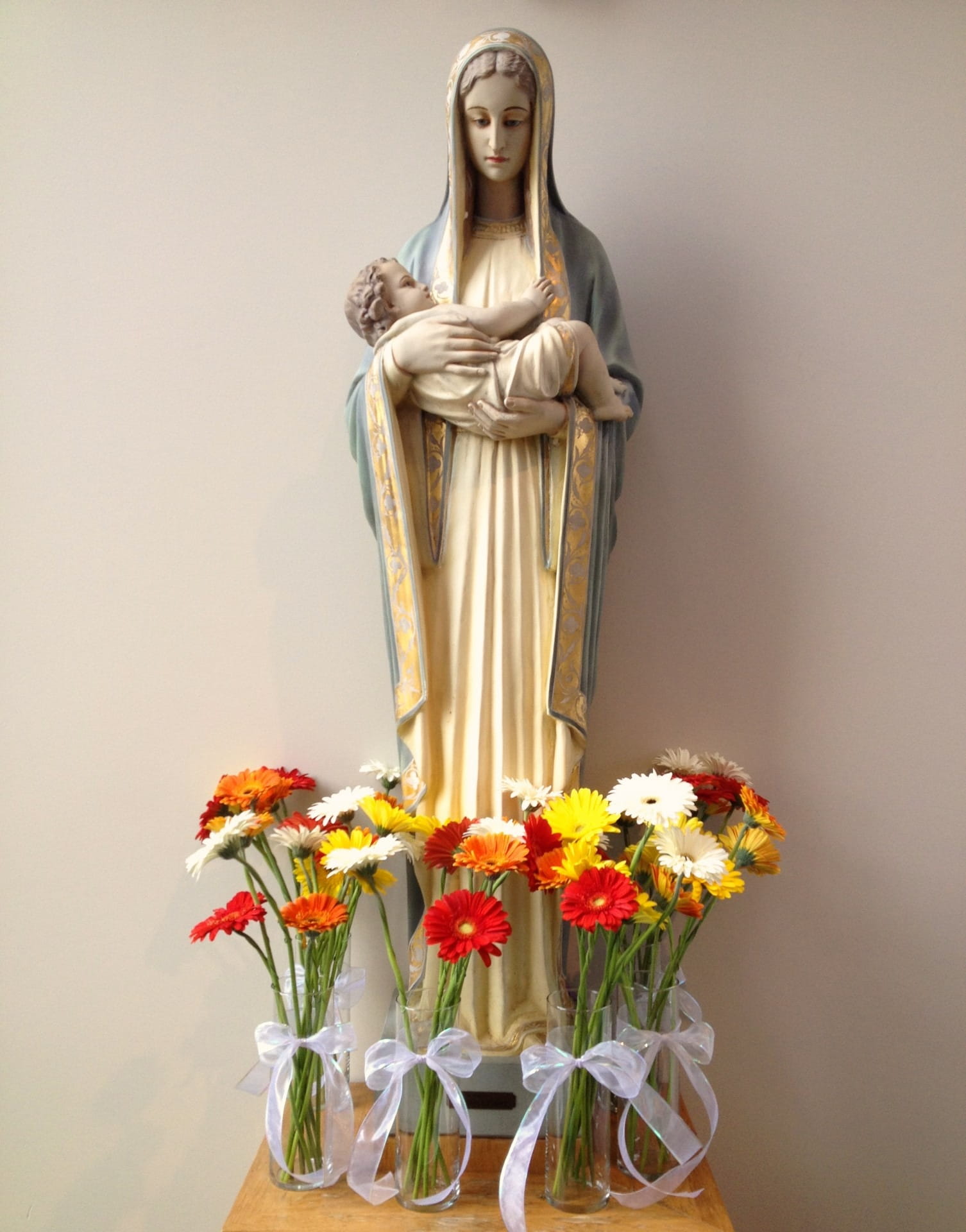 studio shot, Madonna, Virgin, mother, representation, st mary, craft, art and craft, cultures, no people, spirituality, church, belief, bunch of flowers, Phone HD Wallpaper