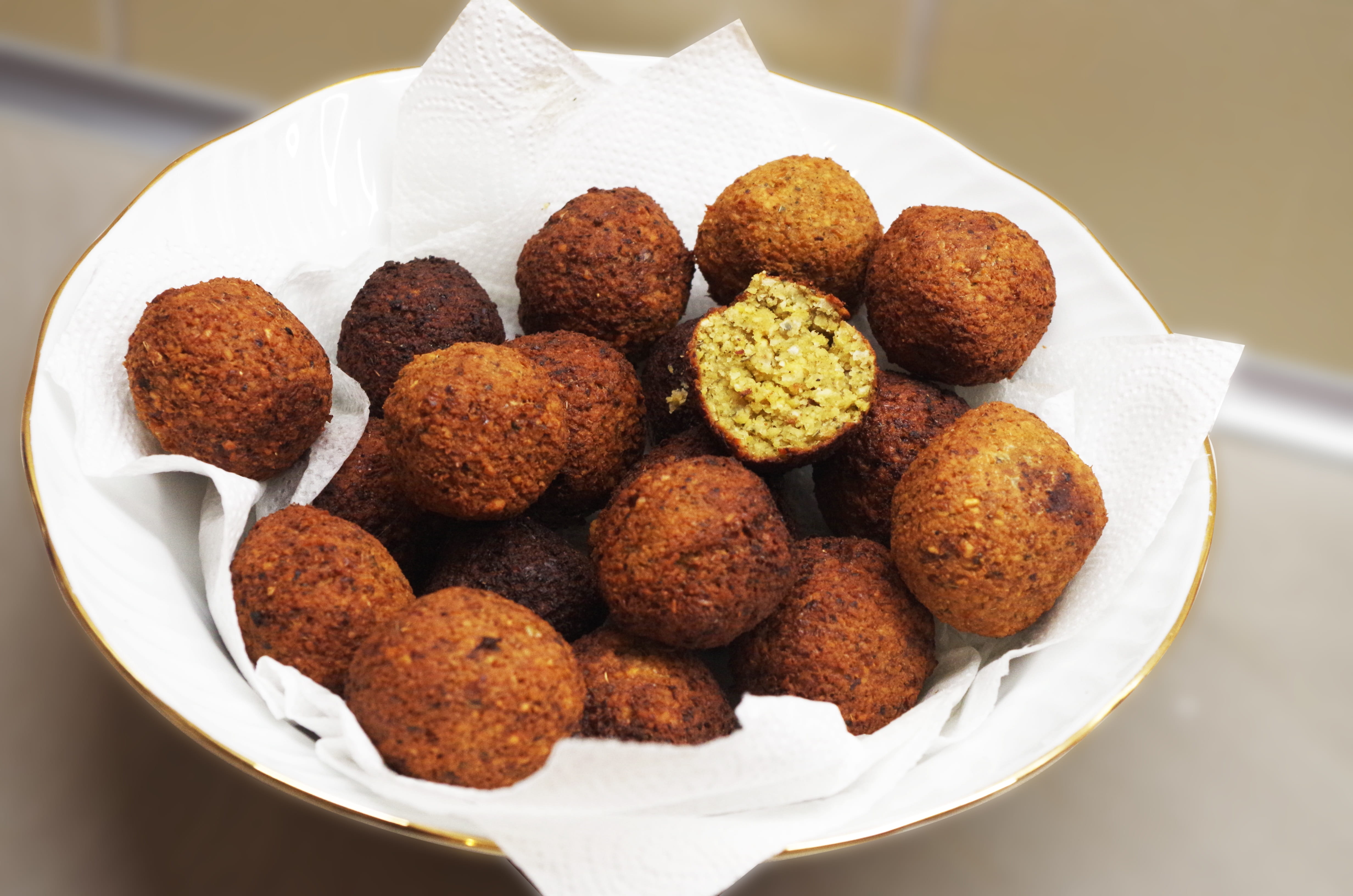 sweet, street food, Falafel, dessert, white, ceramic, Middle East, snack, food, food and drink, table, meat, indian food, close-up, deep fried, temptation, HD Wallpaper