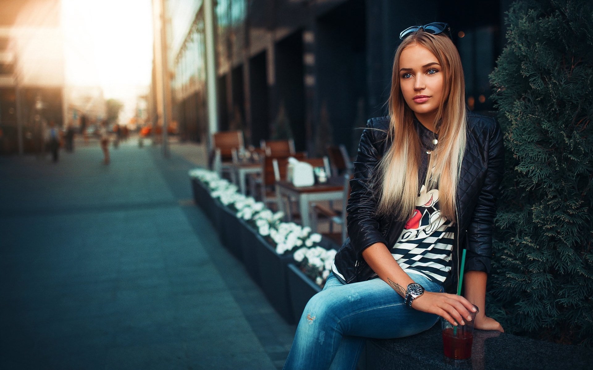 long hair, casual clothing, portrait, young women, hair, real people, three quarter length, beautiful woman, adult, lifestyles, pretty girl pictures 1920x1200, HD Wallpaper