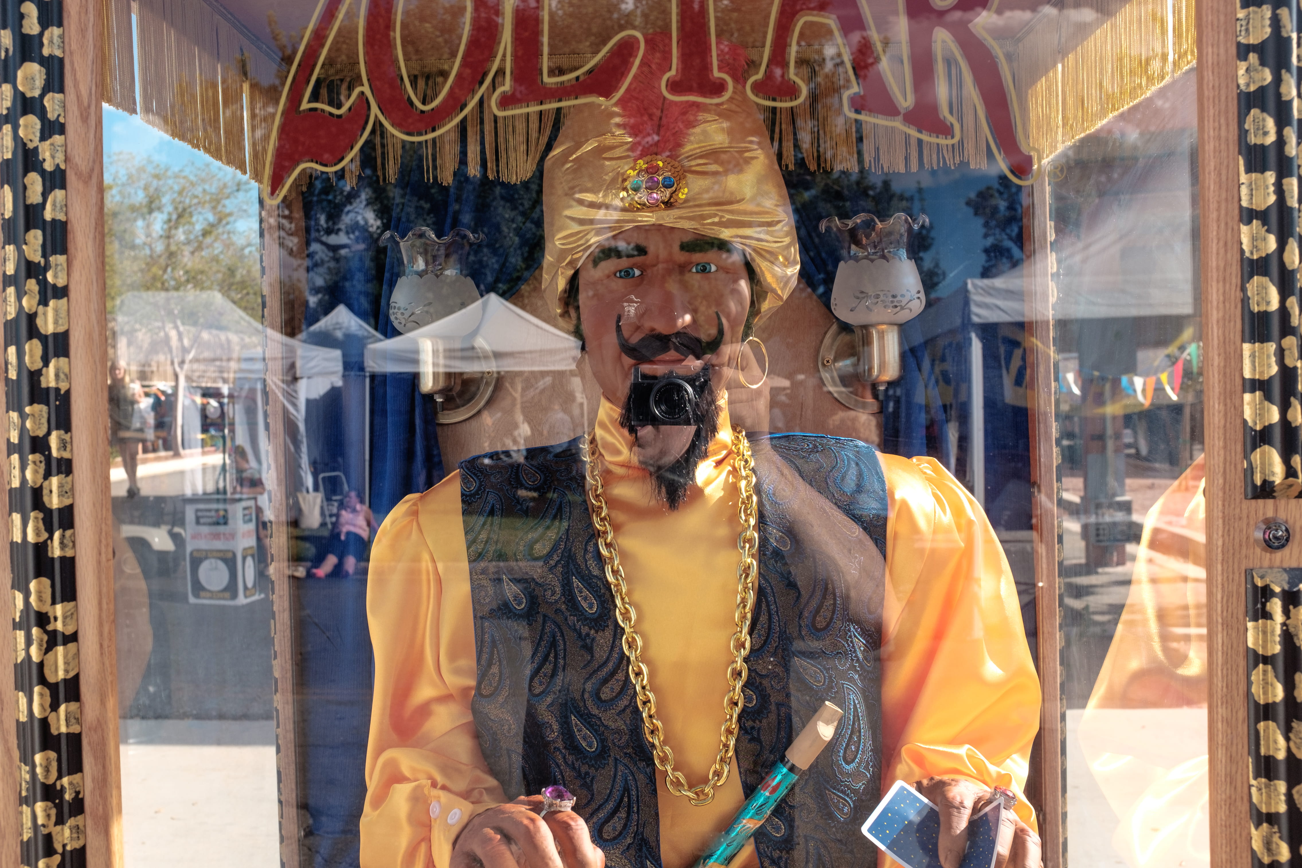 lifestyles, shopping, boulder city, portrait, store, 4K, facial hair, zoltar, waist up, one person, consumerism, art fair, front view, glass - material, HD Wallpaper