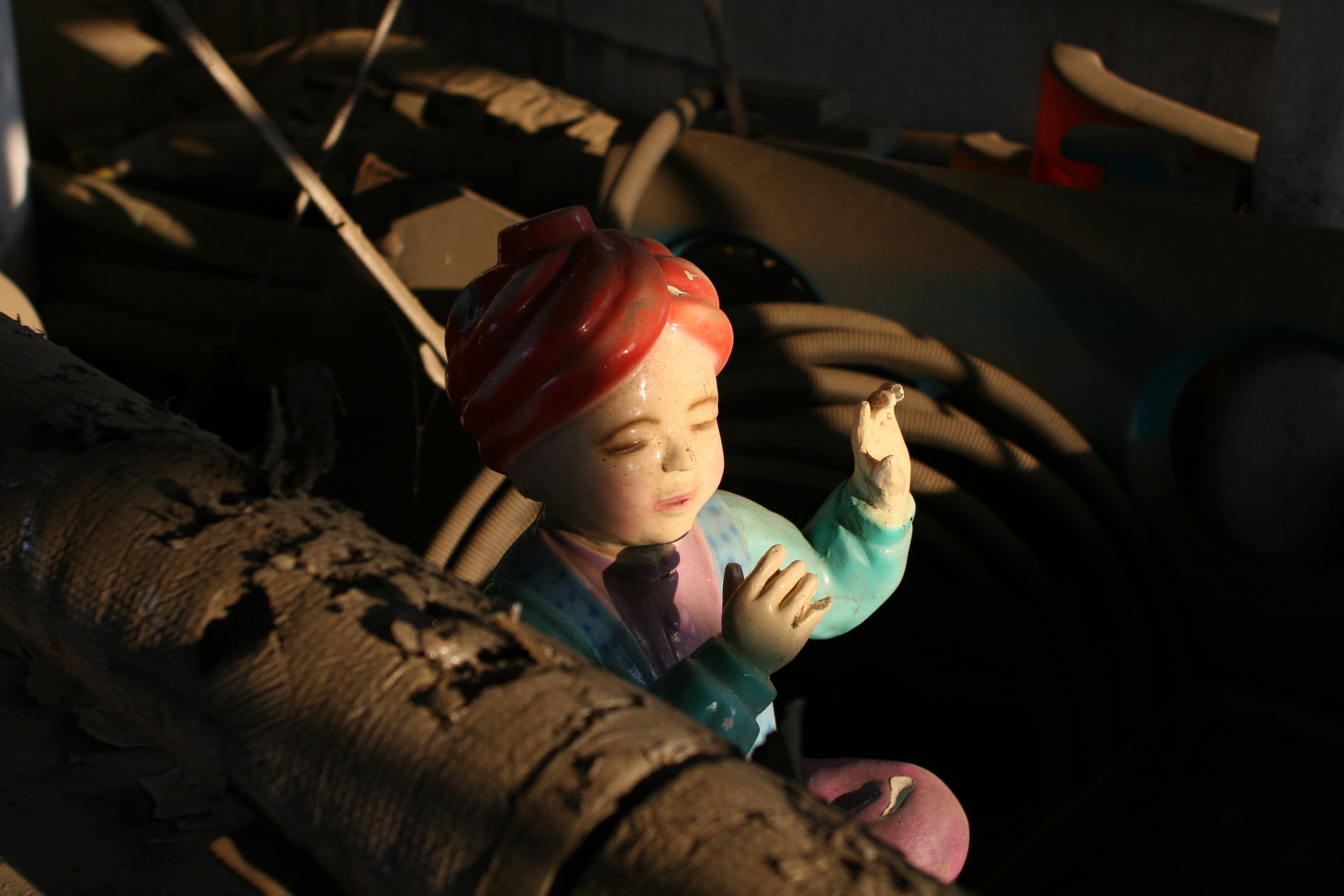 Turban, childhood, people, indoors, offspring, women, hand, old amusement park, human body part, Boy, 2K, future, foretelling, arms raised, lifestyles, HD Wallpaper