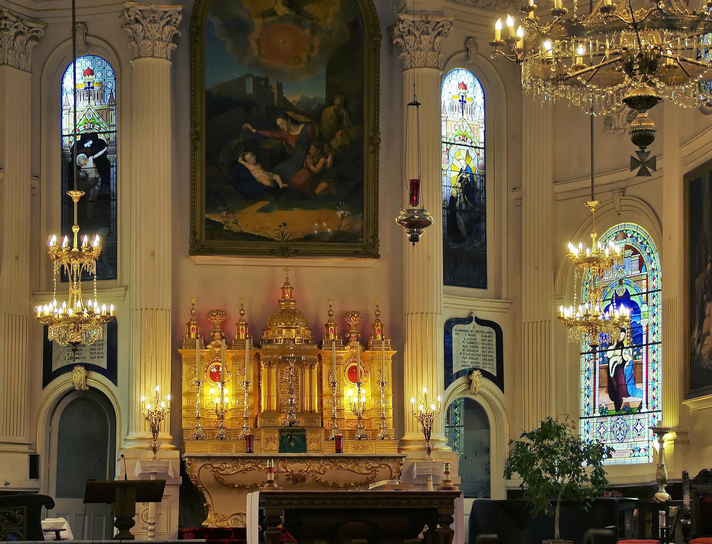 representation, altar, no people, church, art and craft, religion, architectural column, holy family, canada, belief, chandelier, built structure, glass, HD Wallpaper
