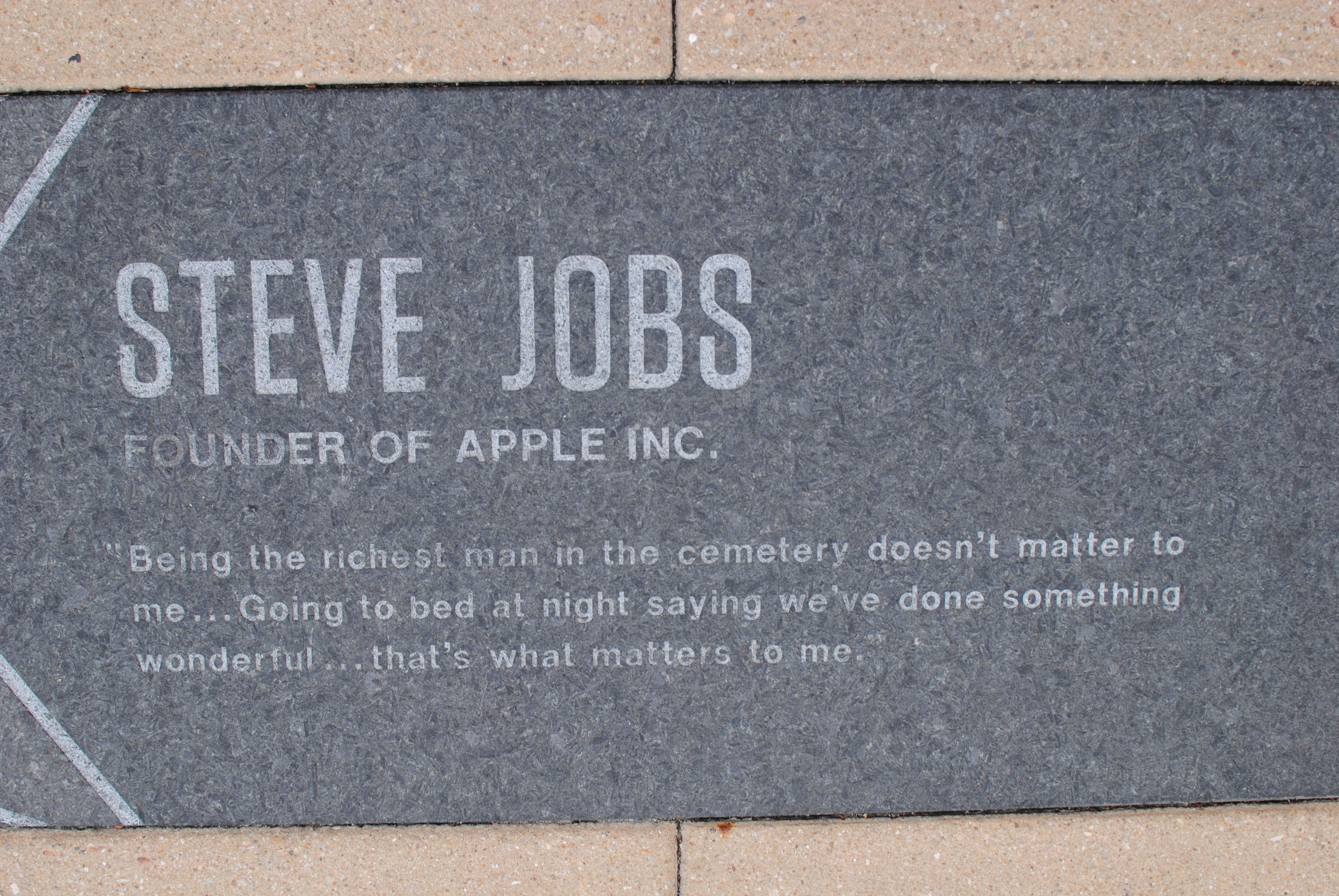 close-up, sayings, high angle view, information sign, apple, information, 4K, boston, gray, inc, jobs, steve, capital letter, stone, founder, steve jobs, HD Wallpaper