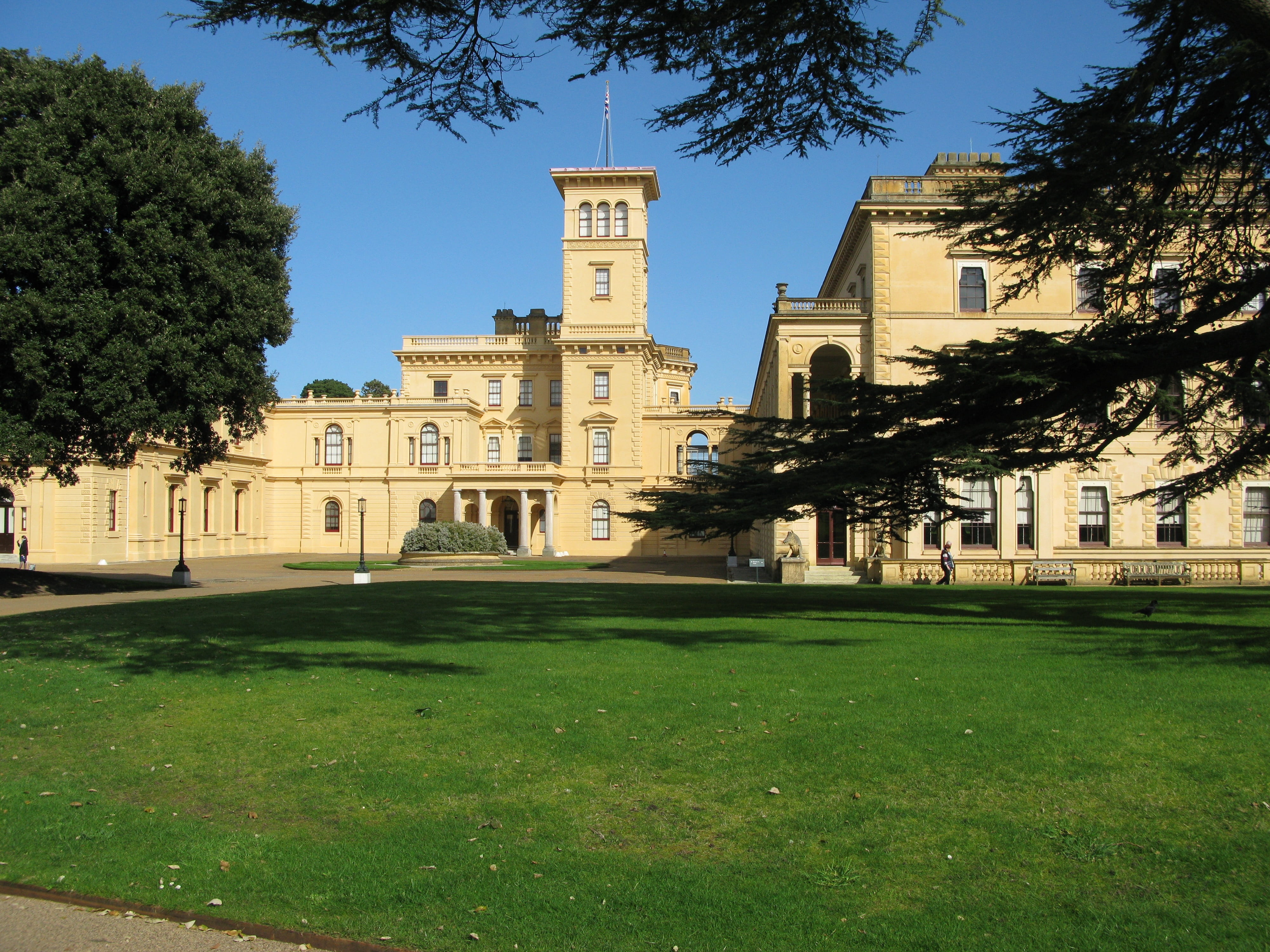 building exterior, travel, history, architecture, tourism, grass, 4K, growth, plant, green color, tree, osborne house, lawn, isle of wight, travel destinations, HD Wallpaper