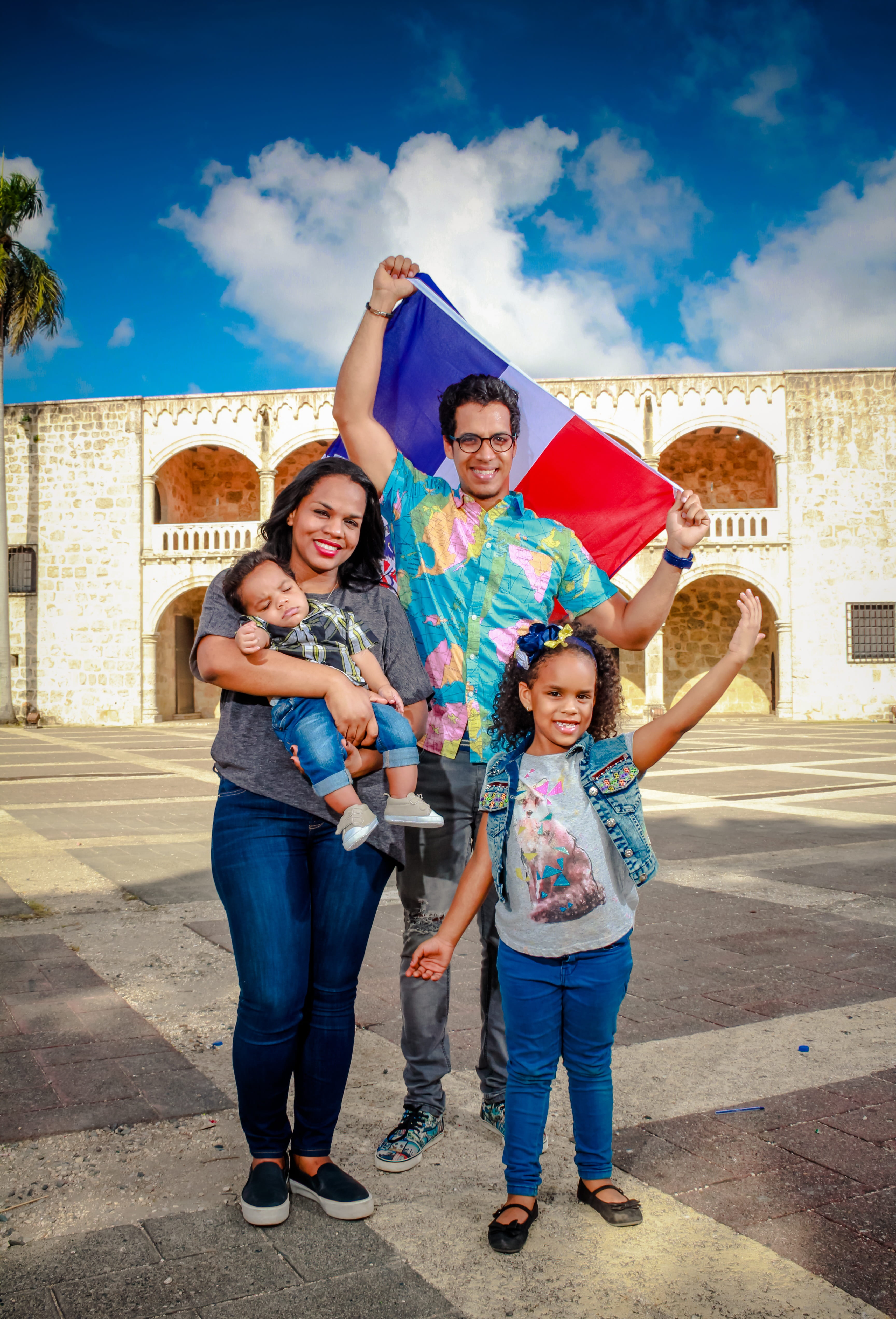 family photo, male and female, marriage, brothers, son, parents, stone, raymon tavarez, mambo rd, people, games, dominican republic, men, smiles, natural, Phone HD Wallpaper