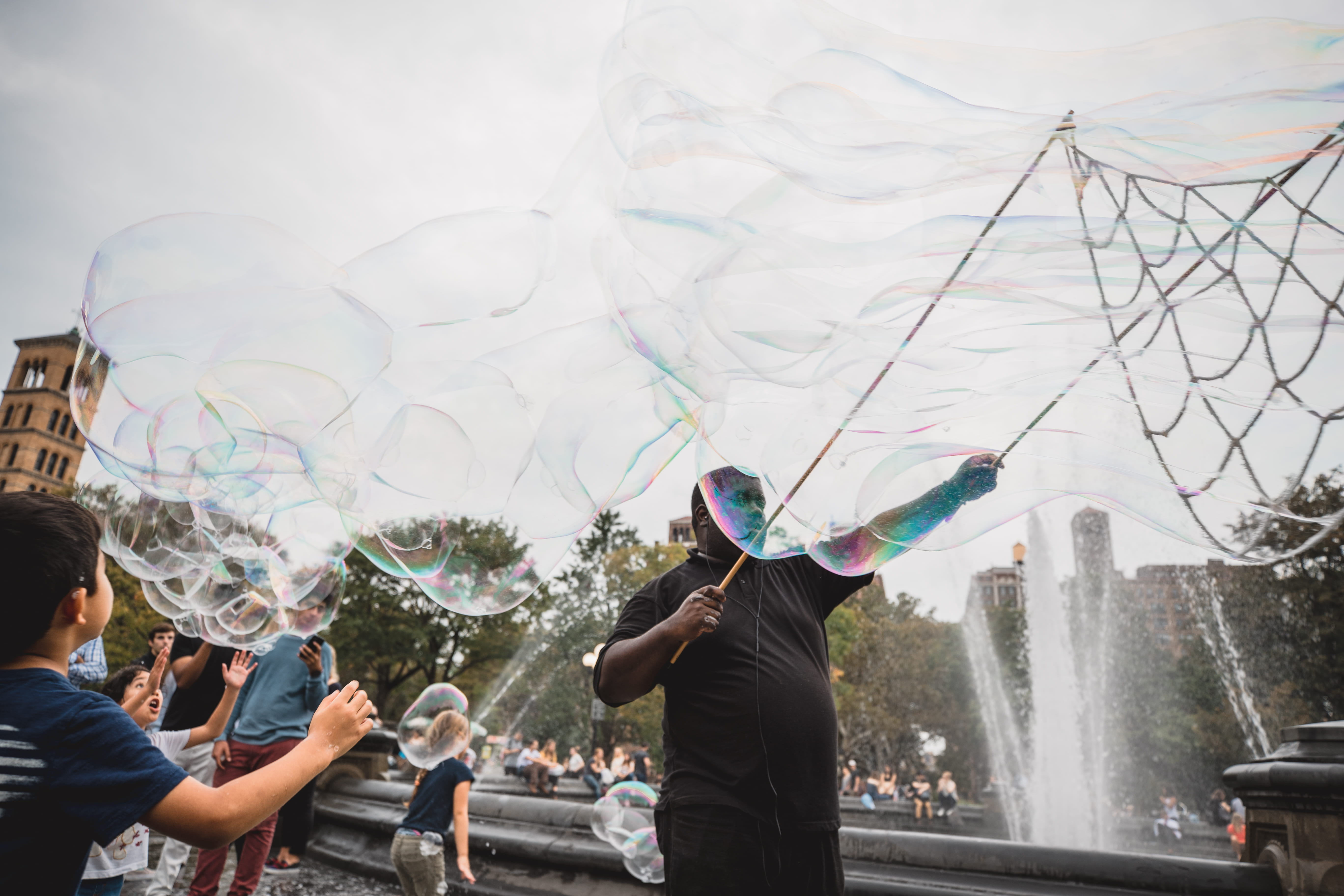 group, boy, daytime, spraying, architecture, medium group of people, man, ny, day, leisure activity, bubble wand, fountain, fall, child, new york, group of people, HD Wallpaper