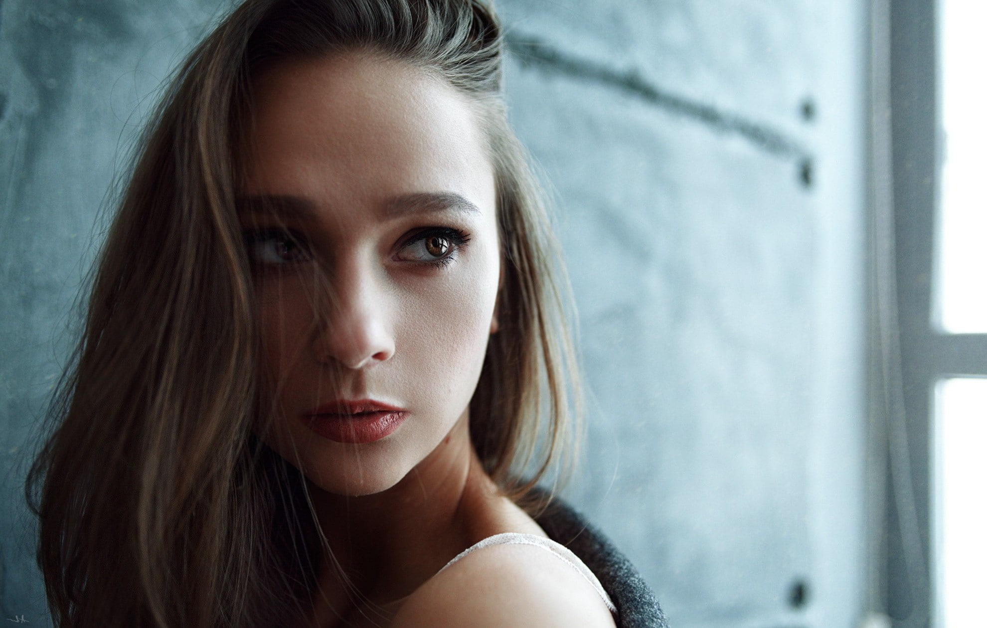 model, women, 1080P, Brown Eyes, Auburn Hair, Simple Background, Kirill Averyanov, Wavy Hair, eyes, face, HD Wallpaper