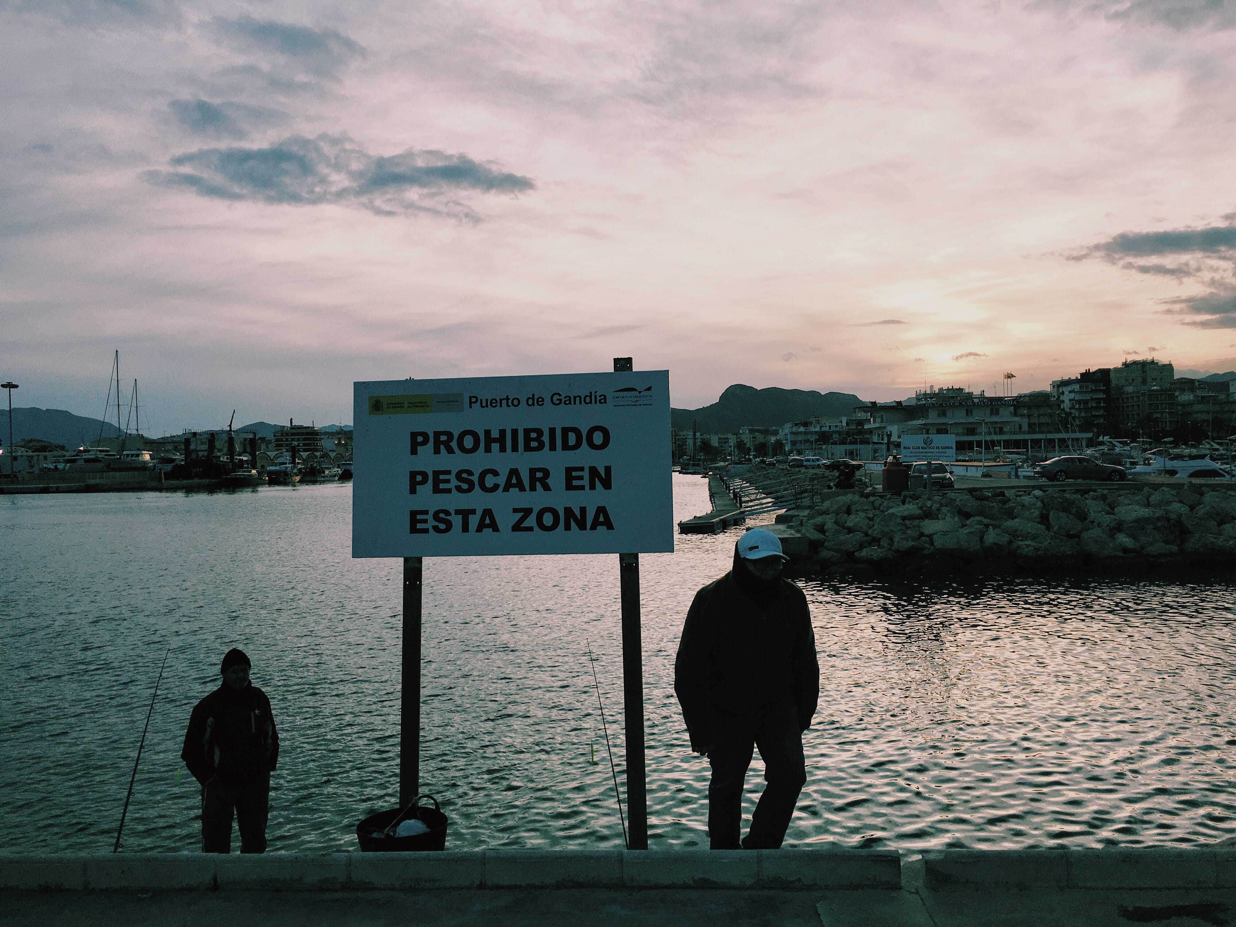 lifestyles, spanish, standing, sea, couple - relationship, 4K, city, cloud - sky, built structure, architecture, harbor, building exterior, nature, alicante, HD Wallpaper