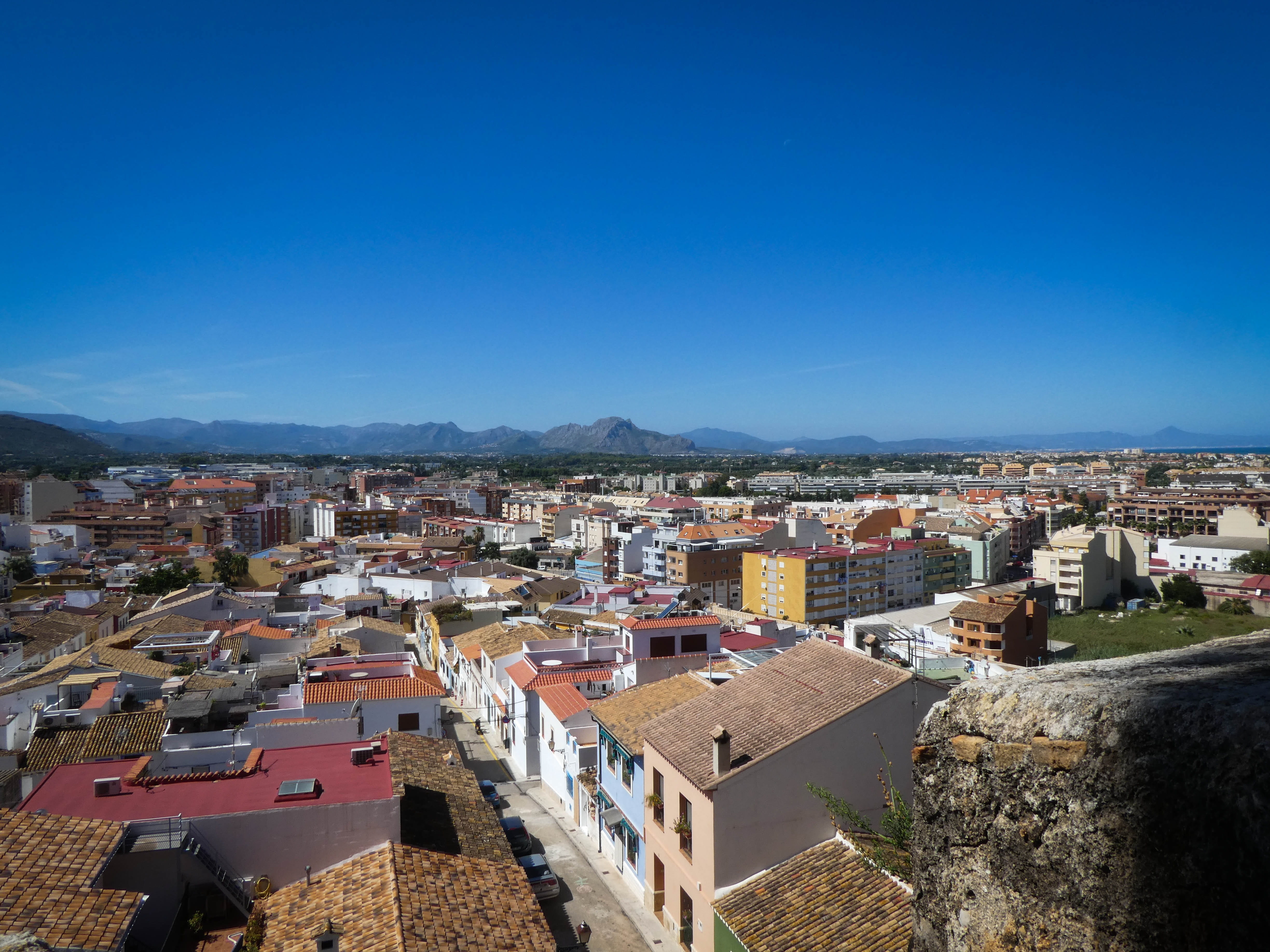 mediterranean, outdoors, touristic, house, 4K, day, coast, building, townscape, built structure, denia, mountain, clear sky, sea, building exterior, sunlight, HD Wallpaper