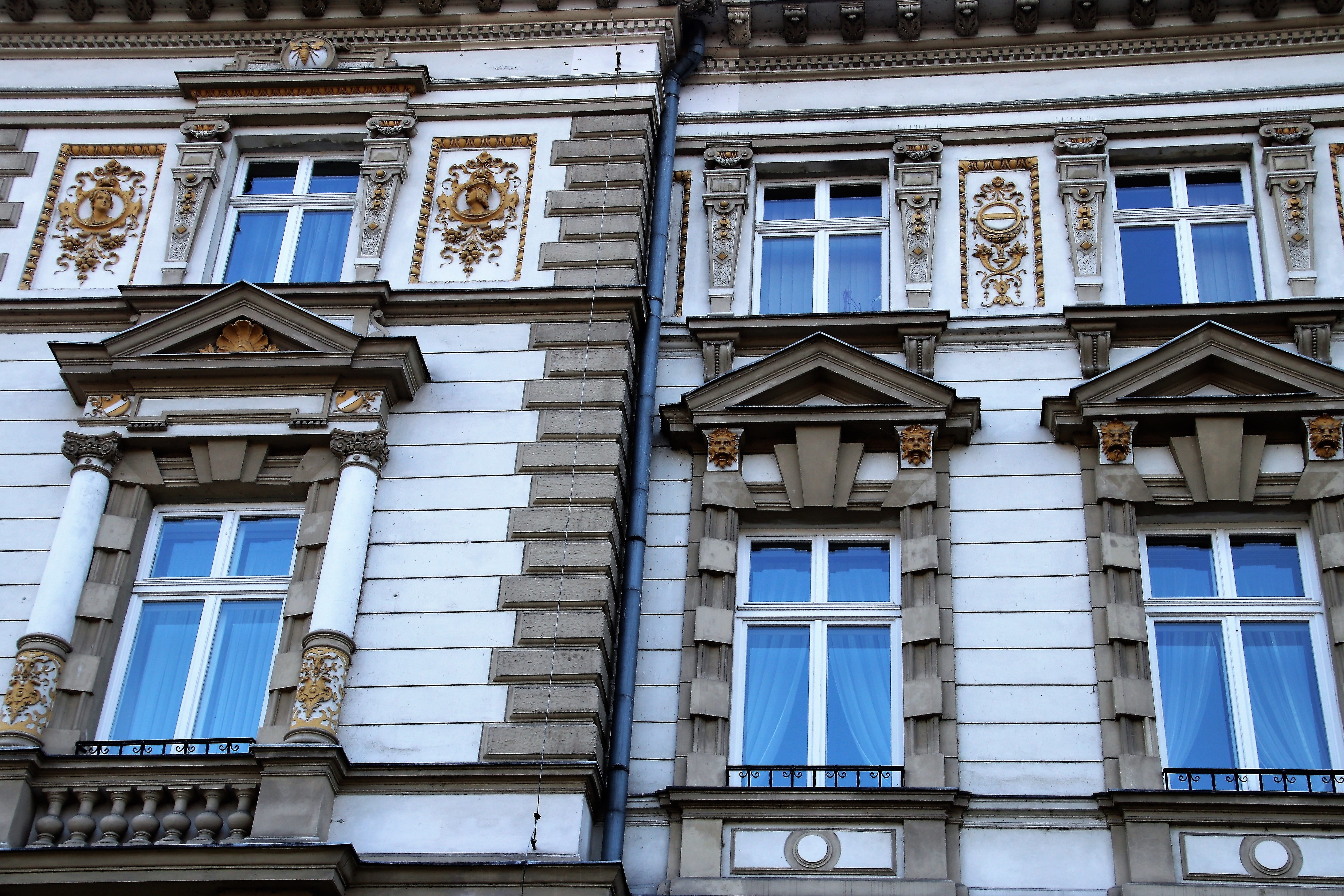 residential district, the walls of the, monuments, glass - material, full frame, the window, built structure, old window, townhouses, history, low angle view, HD Wallpaper