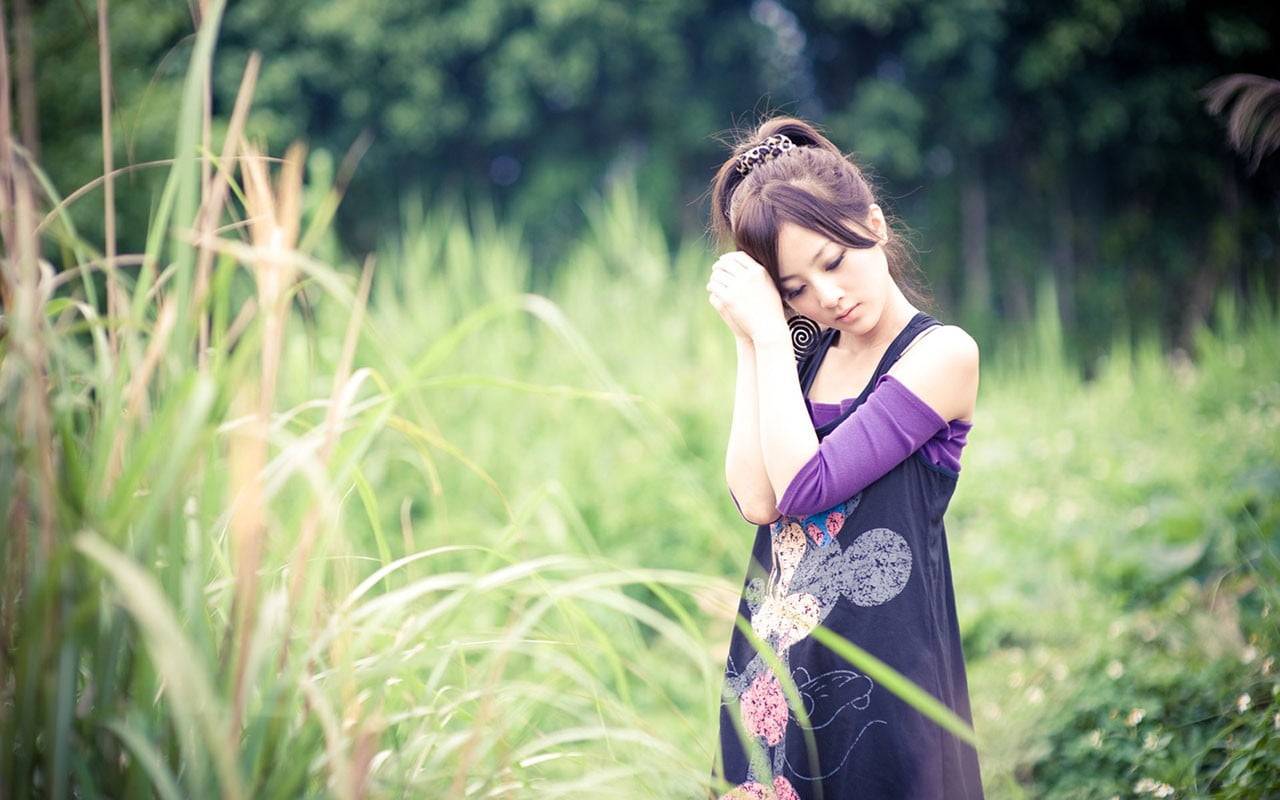 hairstyle, three quarter length, Asian, women outdoors, teenager, 720P, one person, nature, Minnie Mouse, long hair, contemplation, grass, outdoors, brown hair, HD Wallpaper