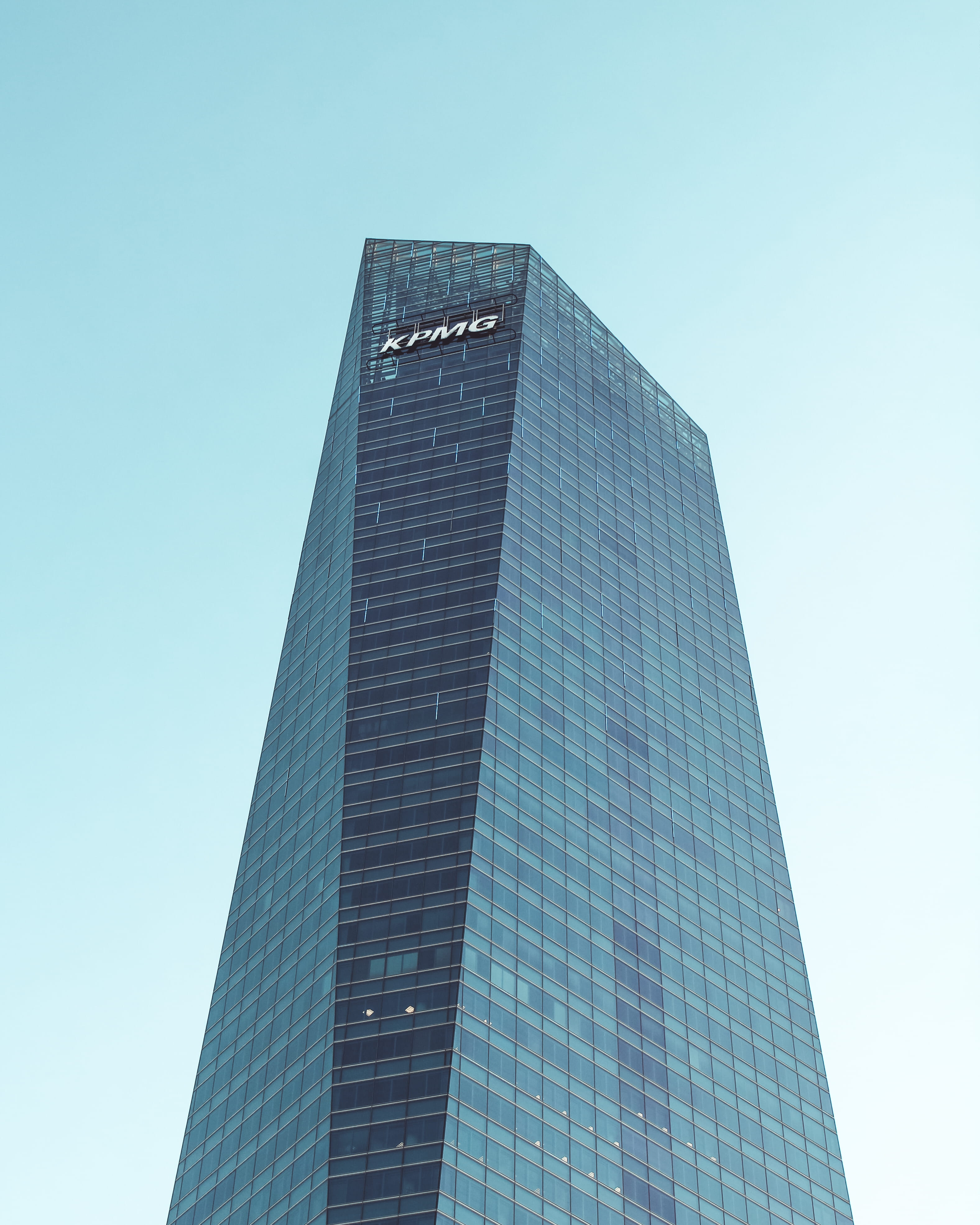 modern architecture, modern building, outdoors, clear sky, built structure, nature, low angle view, glass - material, sky, architect, city, no people, minimalist, Phone HD Wallpaper