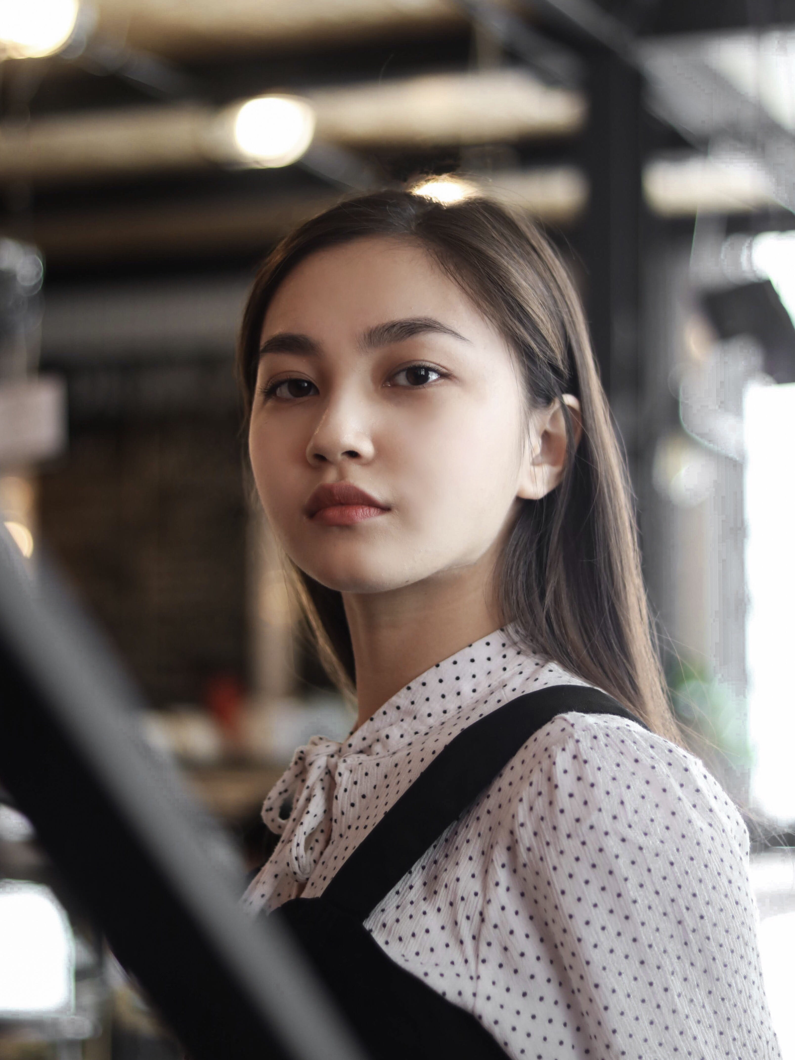 young women, portrait, headshot, sideways, focus on foreground, young adult, beauty, beautiful woman, looking, 4K, women, contemplation, hair, lifestyles, Phone HD Wallpaper
