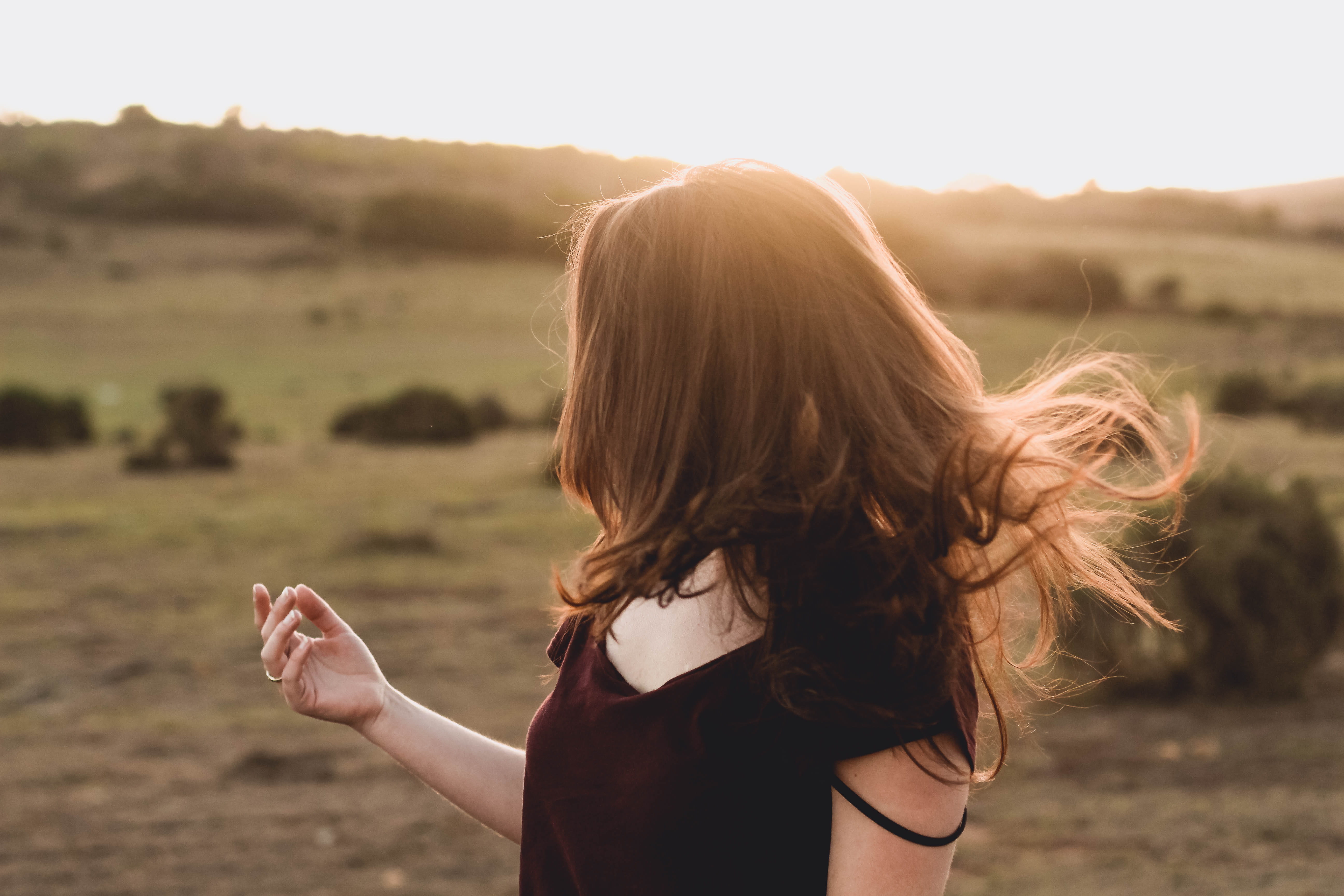 blond hair, sunlight, woman, maroon, neck, hairstyle, facing, 5K, brunette, female, glow, grass, caucasian, focus on foreground, field, leisure activity, HD Wallpaper
