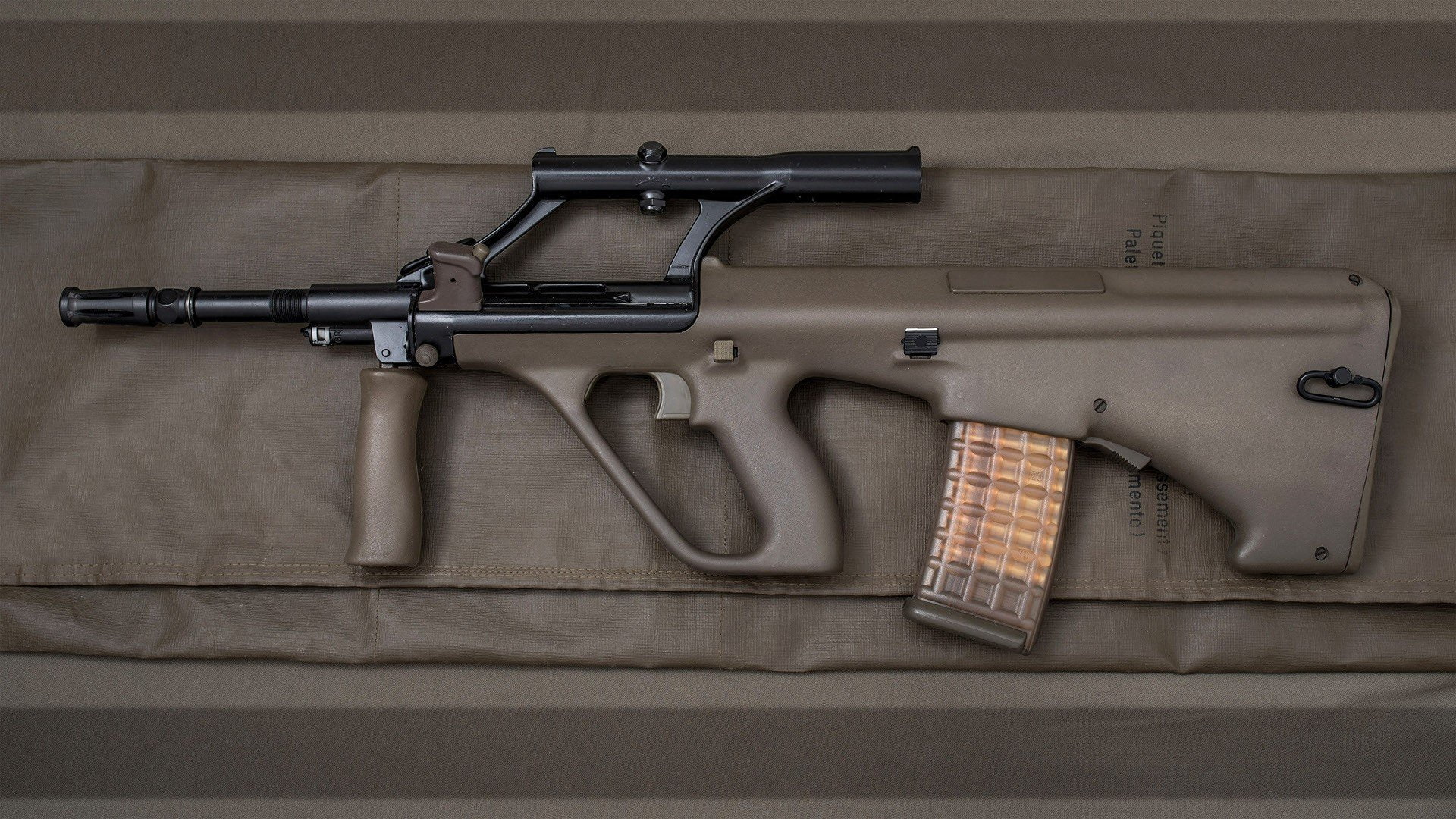 violence, gun, aggression, government, warning sign, military, handgun, studio shot, protection, weapon, rifle, law, crime, machine gun, sign, automatic, HD Wallpaper