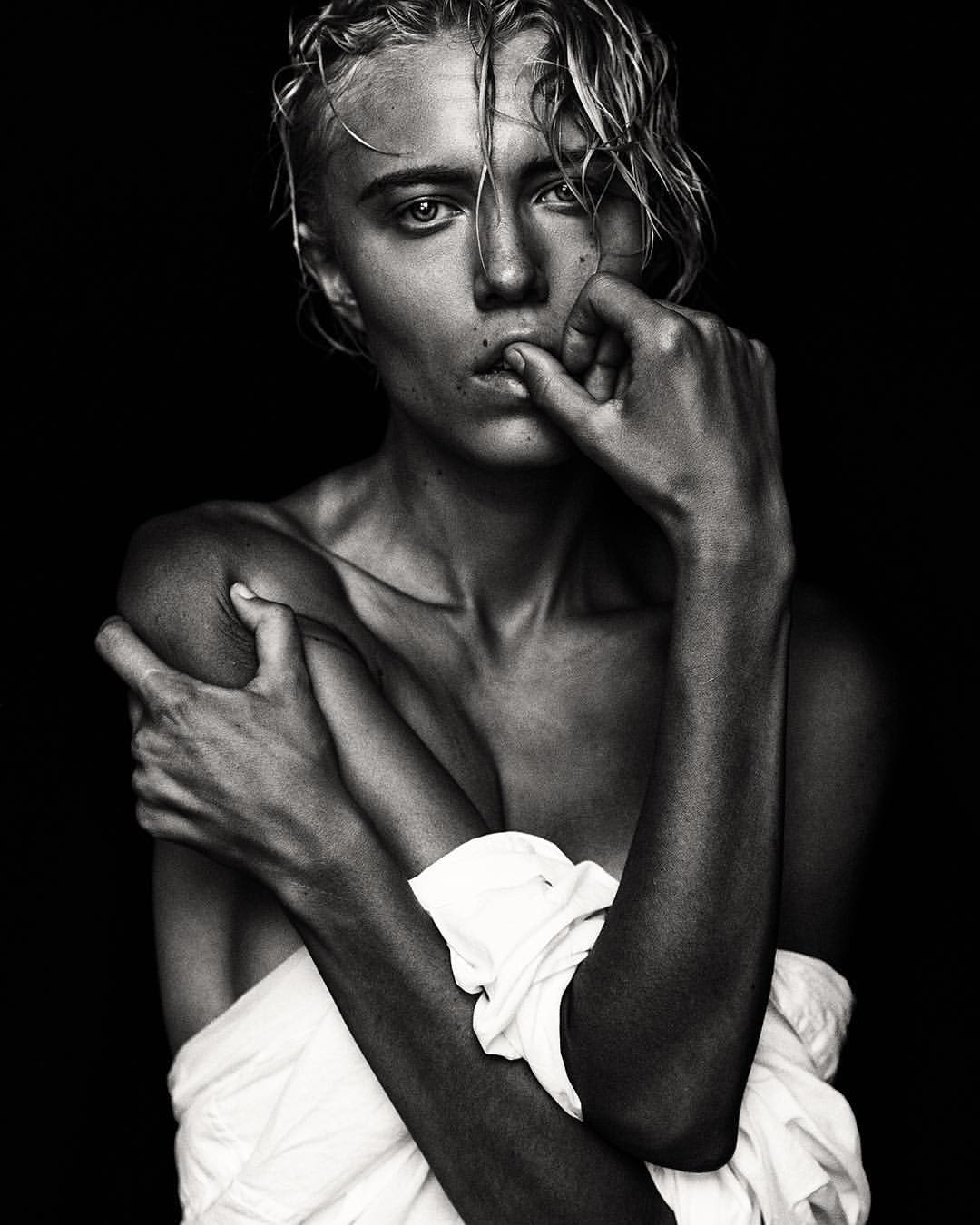 Aleksey Trifonov, monochrome, dark, 720P, portrait, women, Phone HD Wallpaper