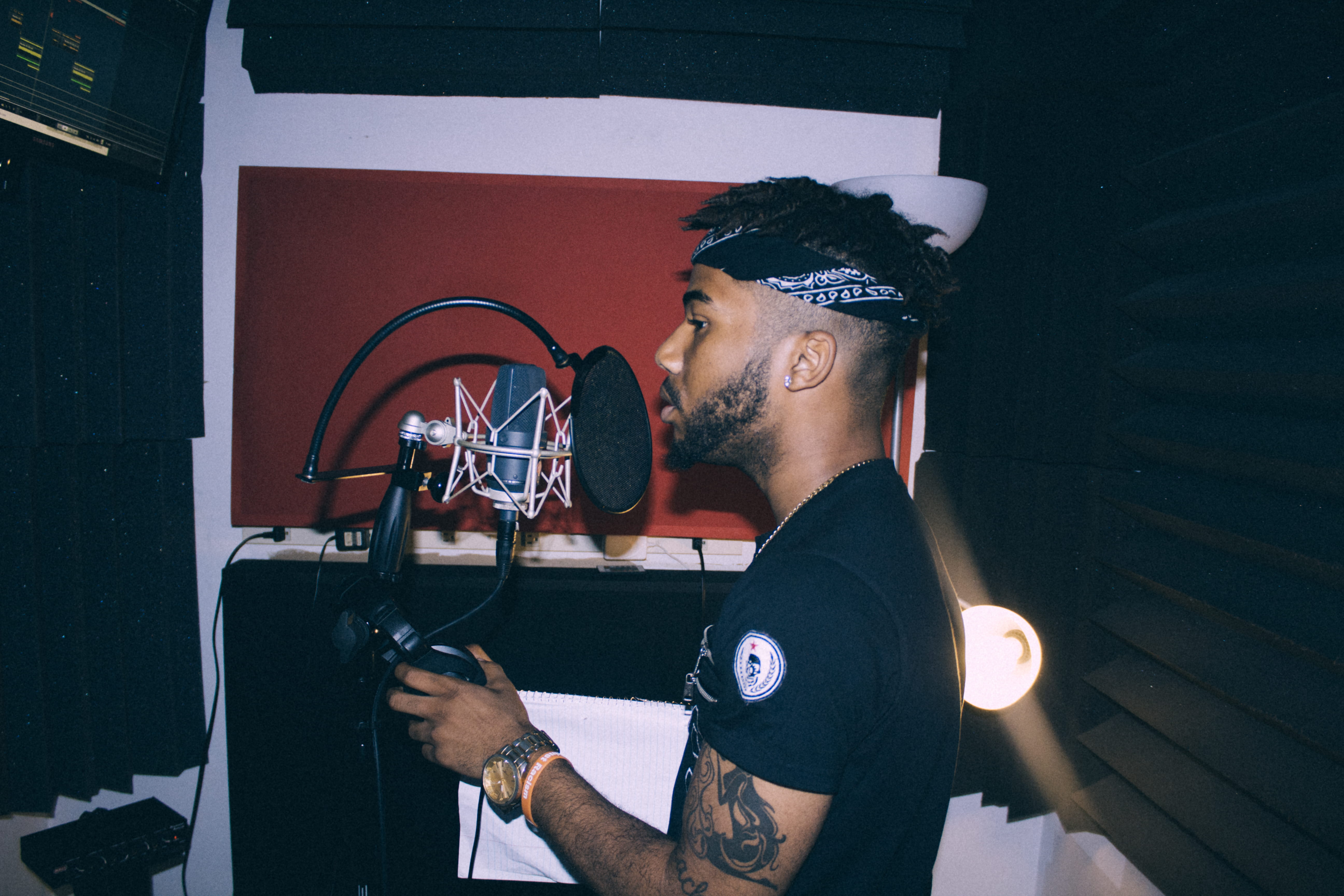 technology, summer, rollie, real people, musician, trap, occupation, one person, indoors, leisure activity, young adult, young men, headphones, uzi, lifestyles, HD Wallpaper