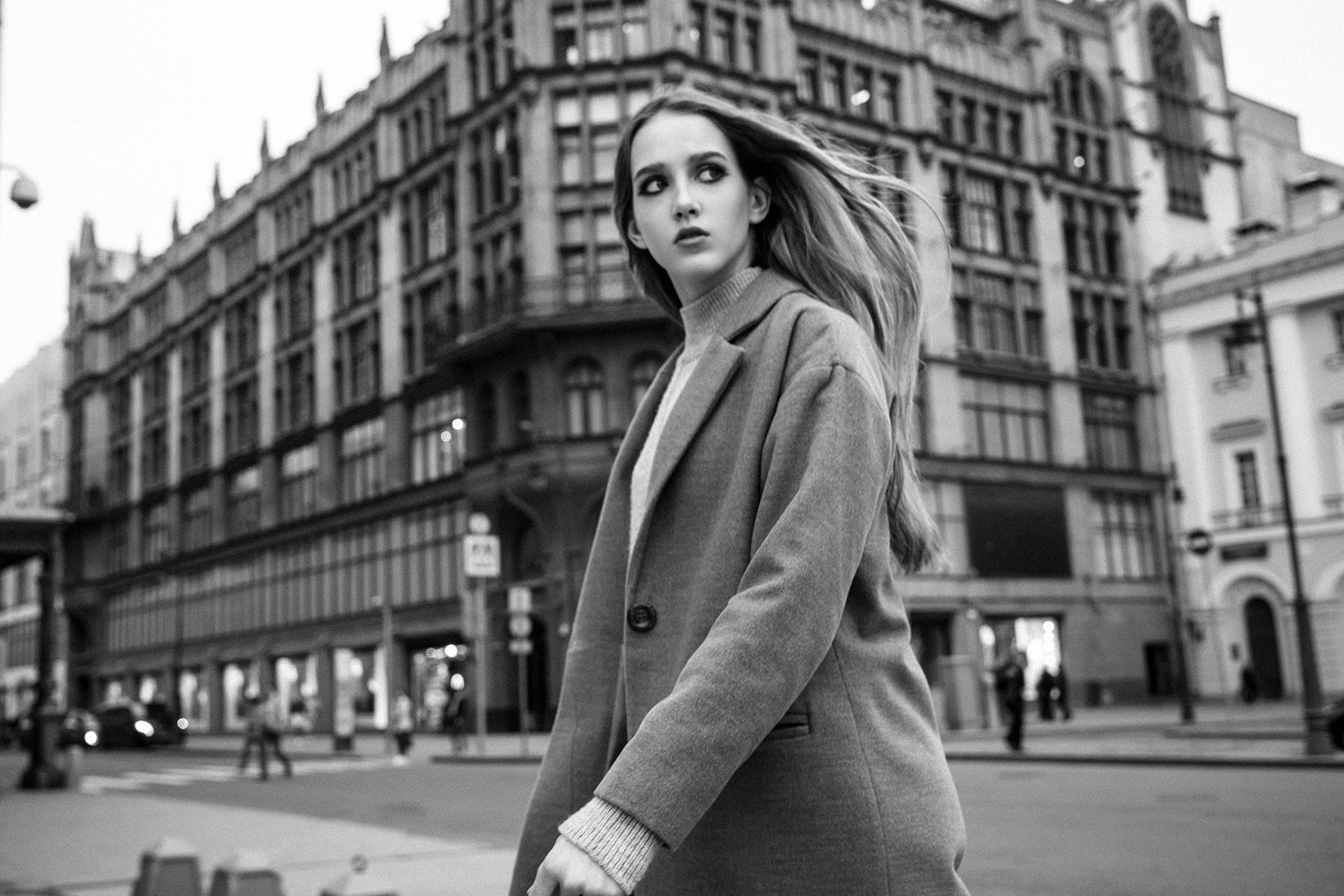 young adult, beauty, women, 720P, outdoors, Public, architecture, Aleksey Trifonov, built structure, beautiful woman, city life, building exterior, contemplation, HD Wallpaper