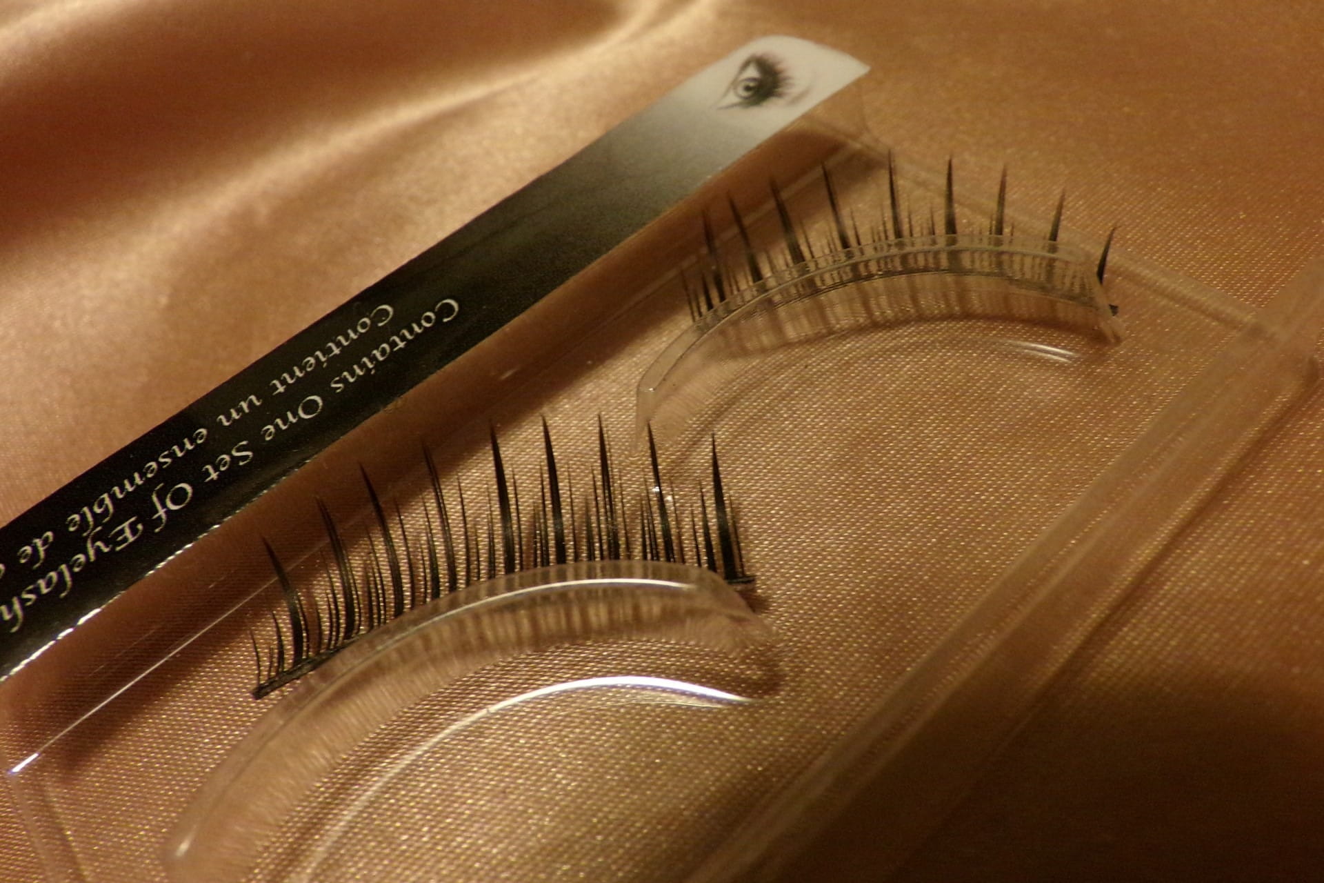 two objects, comb, eyelash, eye, high angle view, brush, beauty, still life, makeup, style, man made object, simplicity, cosmetics, no people, eyelashes, HD Wallpaper