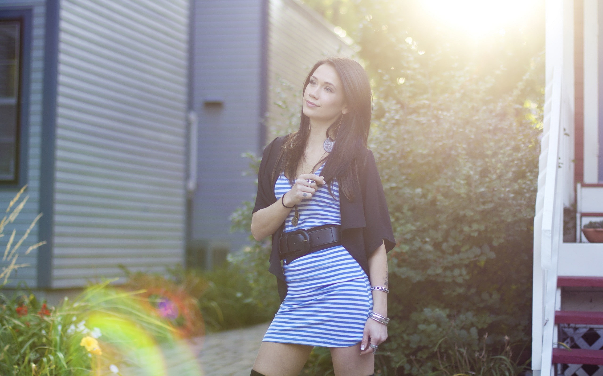 women outdoors, women, brunette, Megan Lyn, 2K, HD Wallpaper