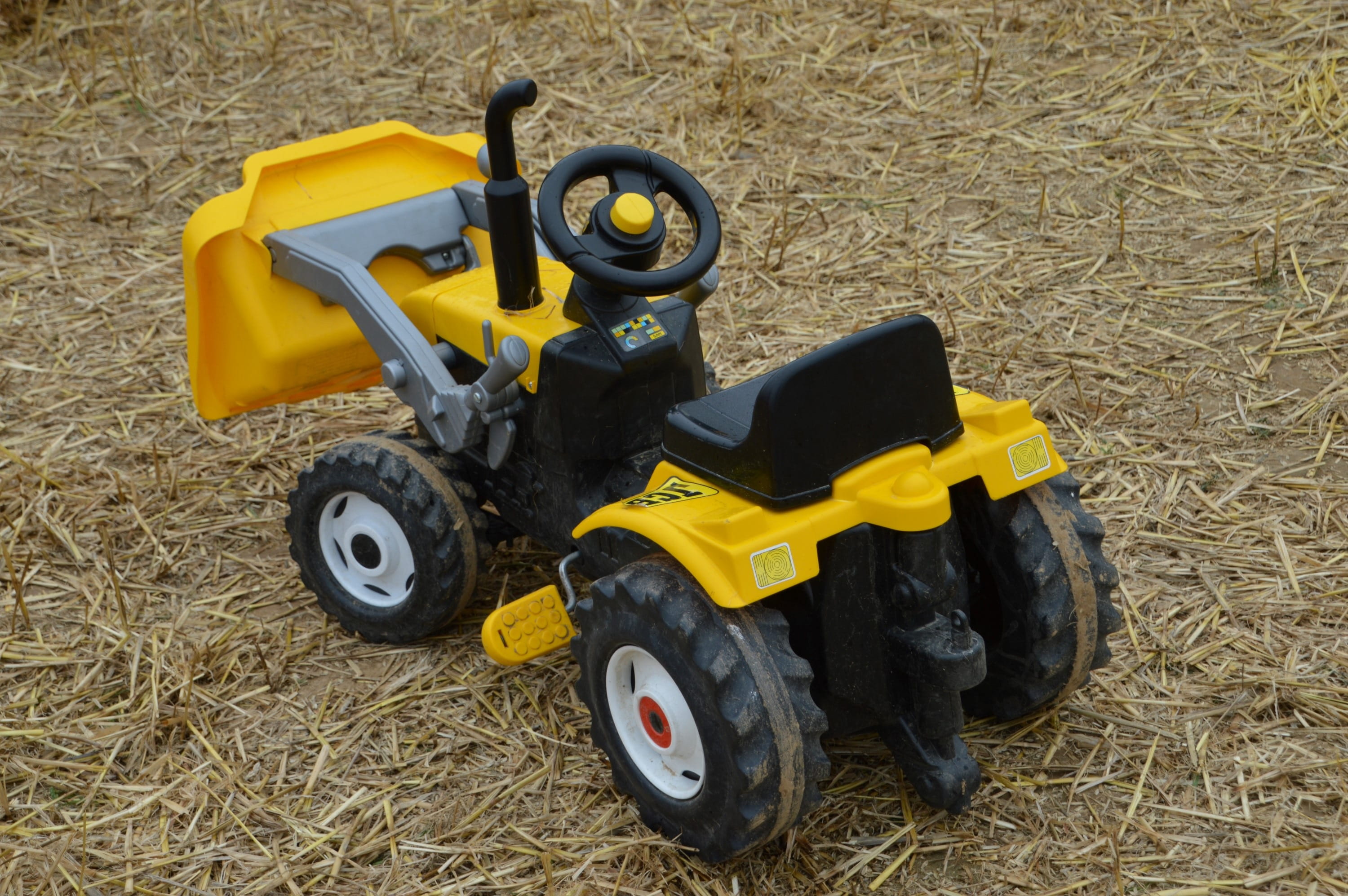 games agricultural, day, machinery, plastic, games of imitation, field, games of awakening, high angle view, land vehicle, mode of transportation, transportation, HD Wallpaper