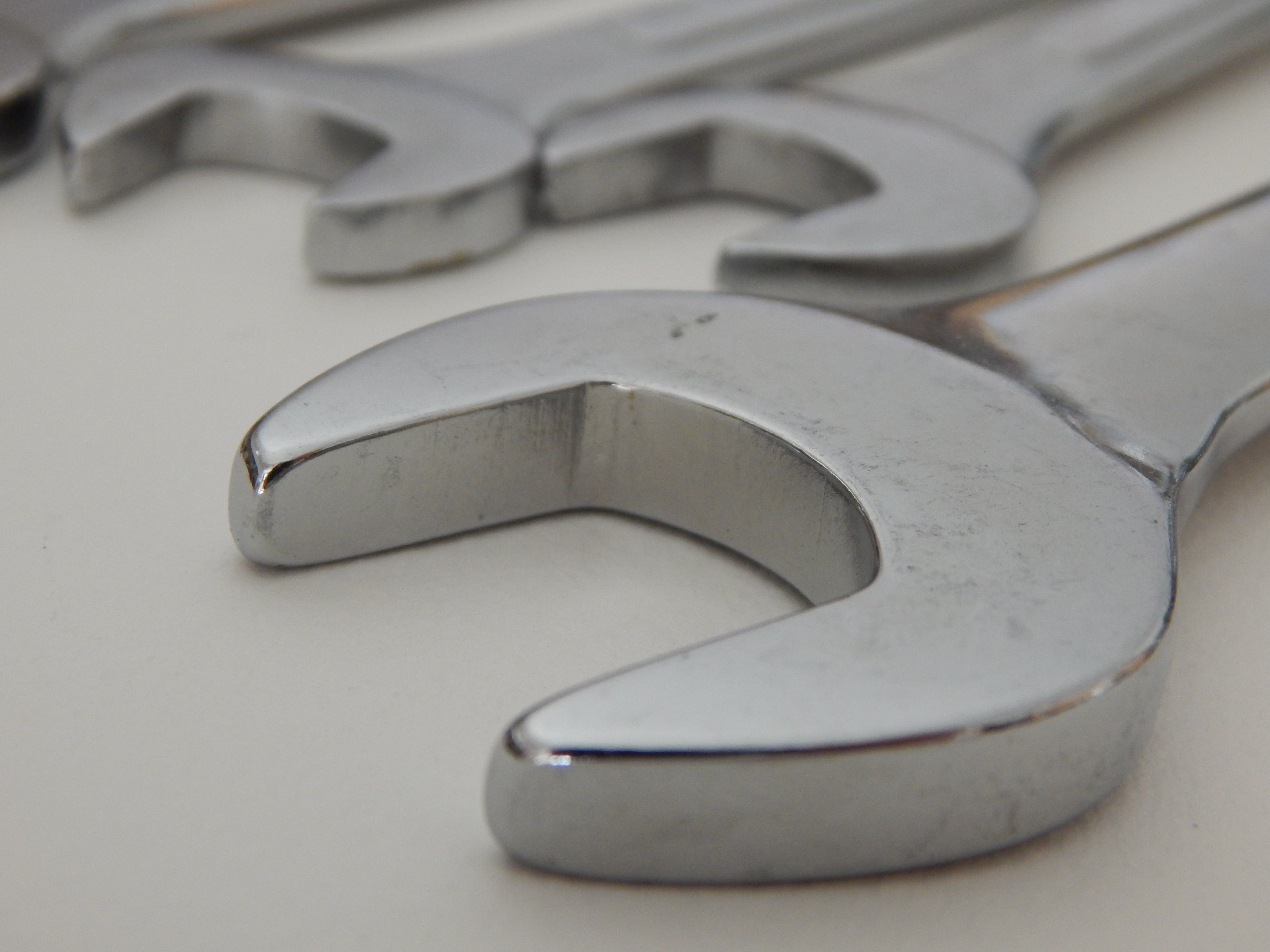 silver colored, 4K, gray, alloy, business, studio shot, maintenance, selective focus, toolbox, metal, wrench, high angle view, indoors, head, mechanical, HD Wallpaper