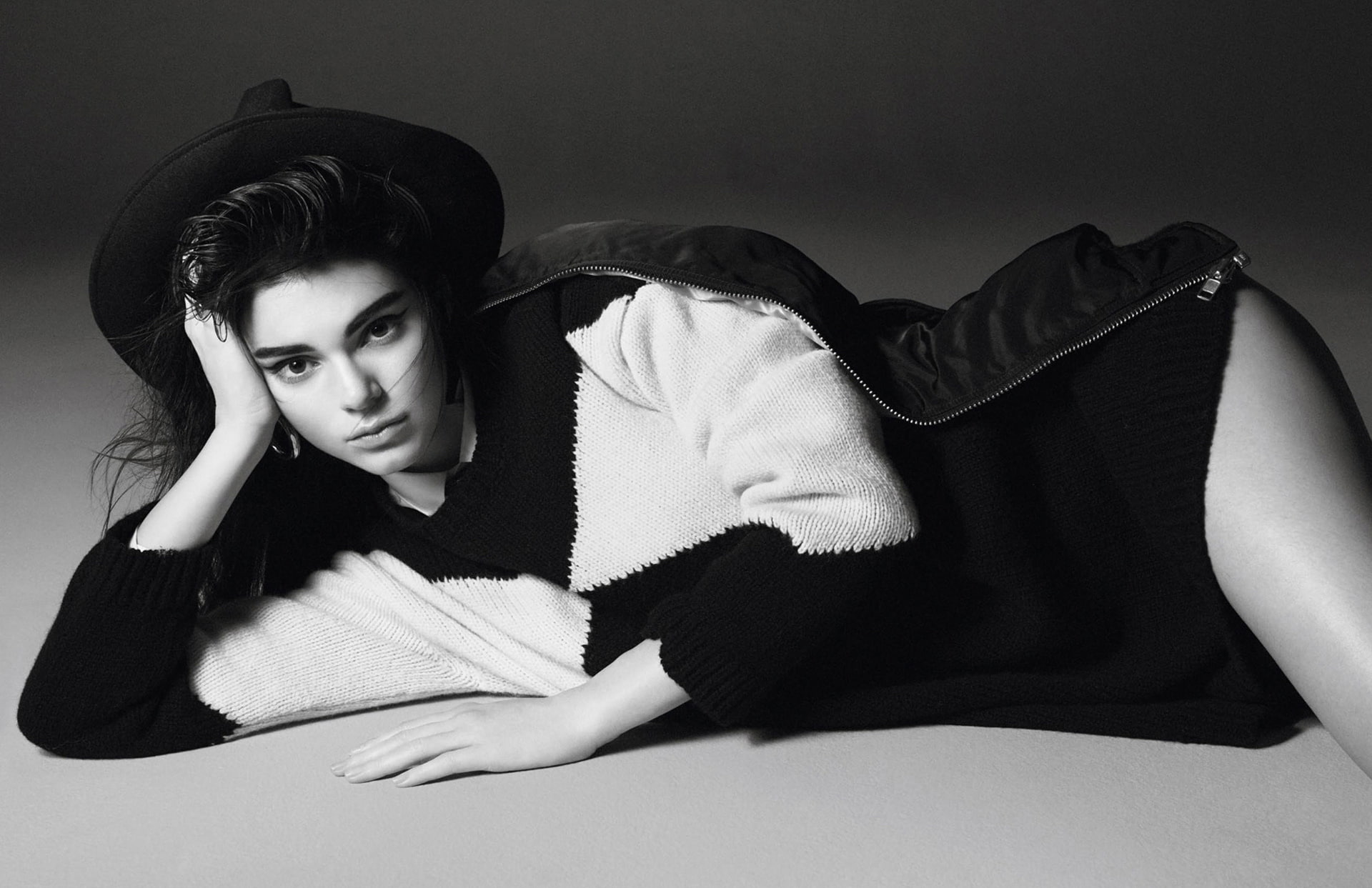 sweater, hat, lies, photoshoot, 1080P, jacket, Kendall Jenner, look, black and white, model, David Sims, on the floor, pose, 2015, brunette, photo, Vogue, HD Wallpaper