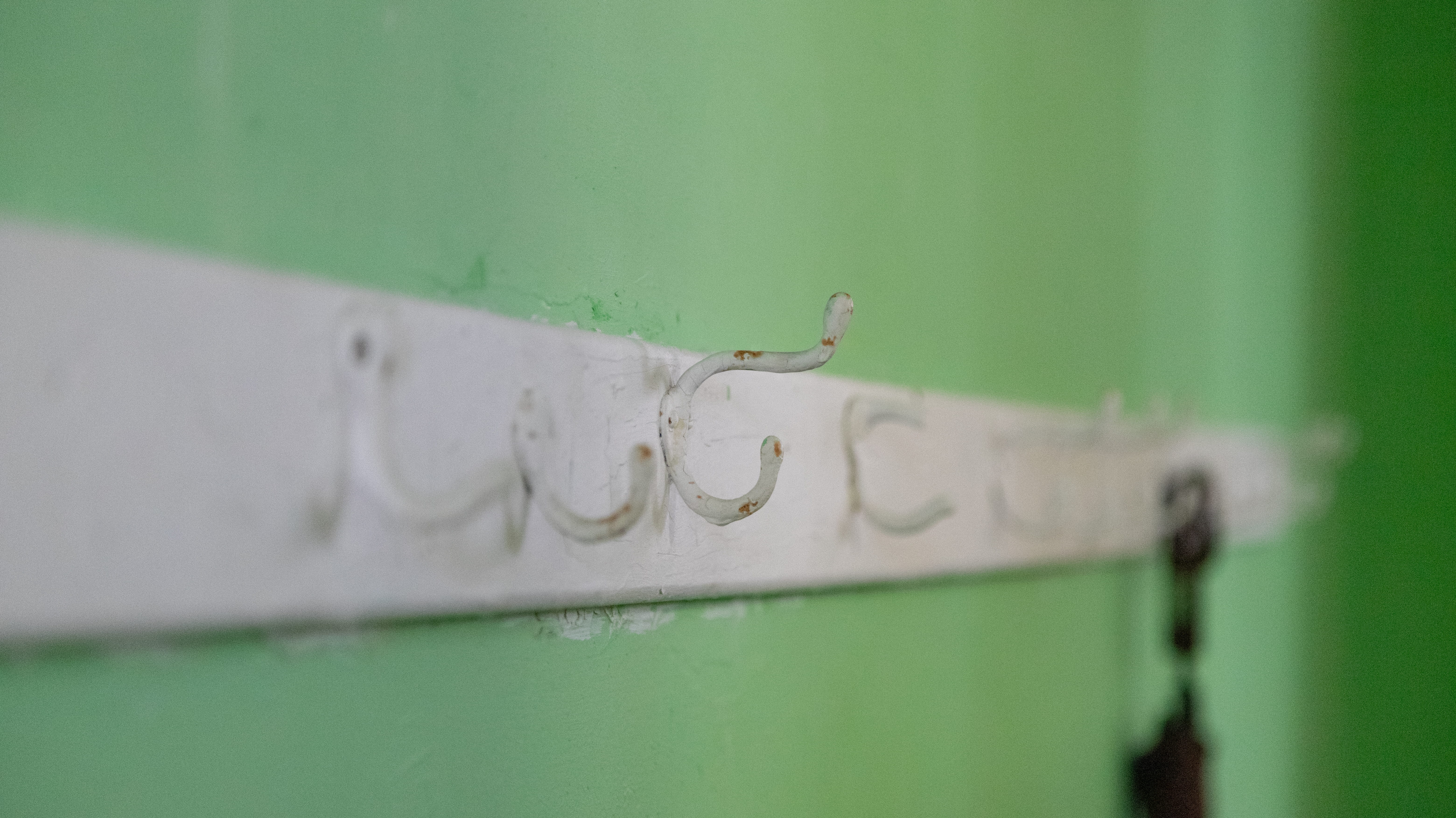 scroll, usa, airplane, green color, number, coat hooks, sc, turquoise, white, bathroom, paper, wall, coat rack, spoke, calligraphy, hook, old, alloy wheel, HD Wallpaper