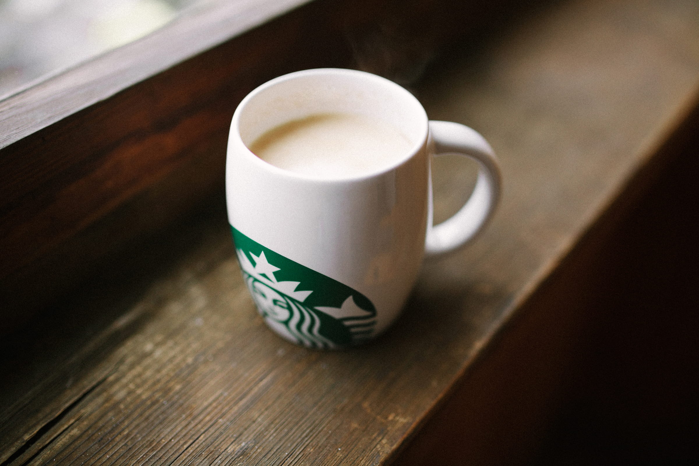 refreshment, focus on foreground, latte, drink, cafe, 1080P, white, text, wooden, tea - hot drink, still life, non-alcoholic beverage, ceramics, heat - Temperature, HD Wallpaper