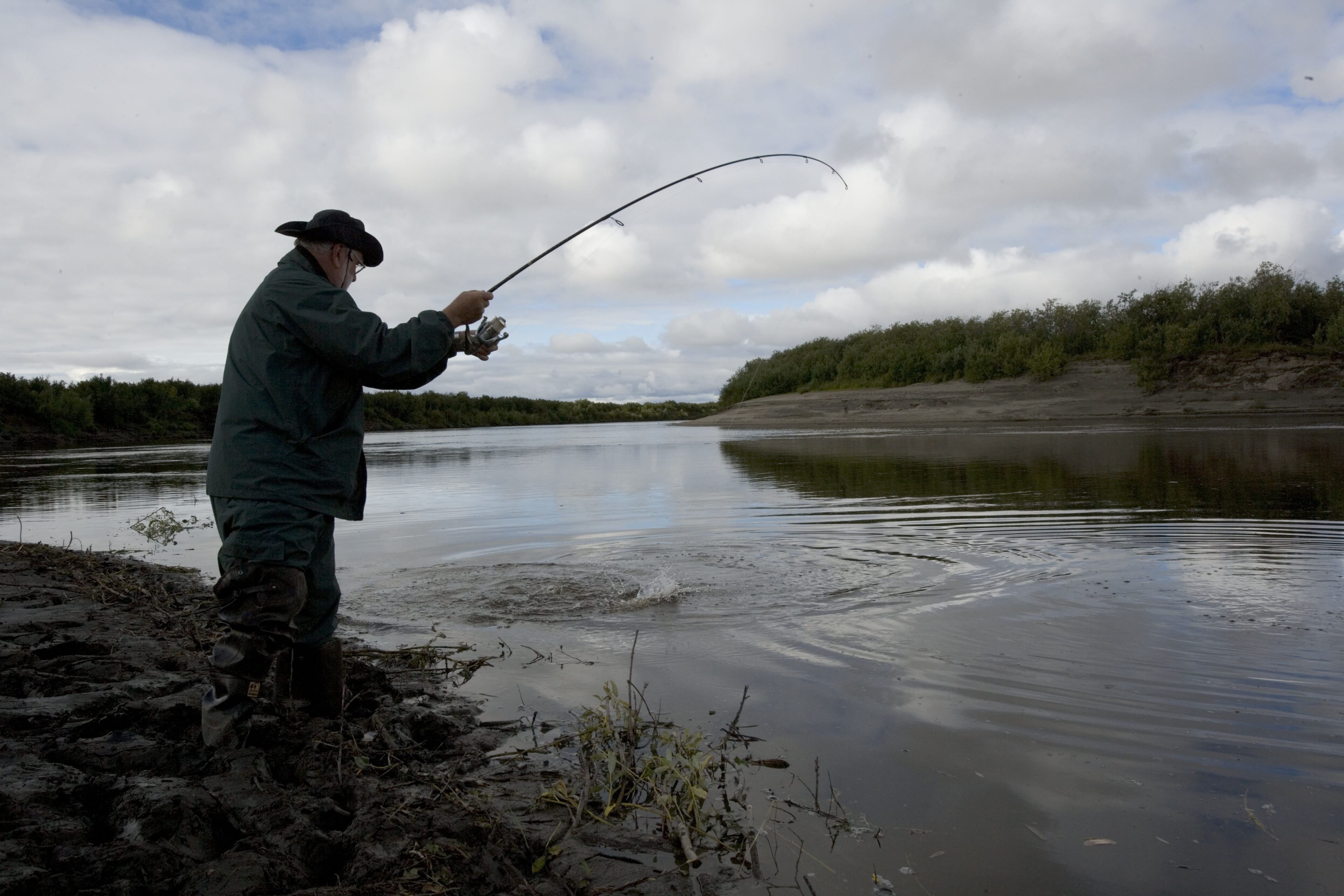 fishing, males, beauty in nature, one person, cloud - sky, nature, one man only, river, sky, leisure, lake, Fisherman, mid adult, Angler, sport, rod, lifestyles, HD Wallpaper