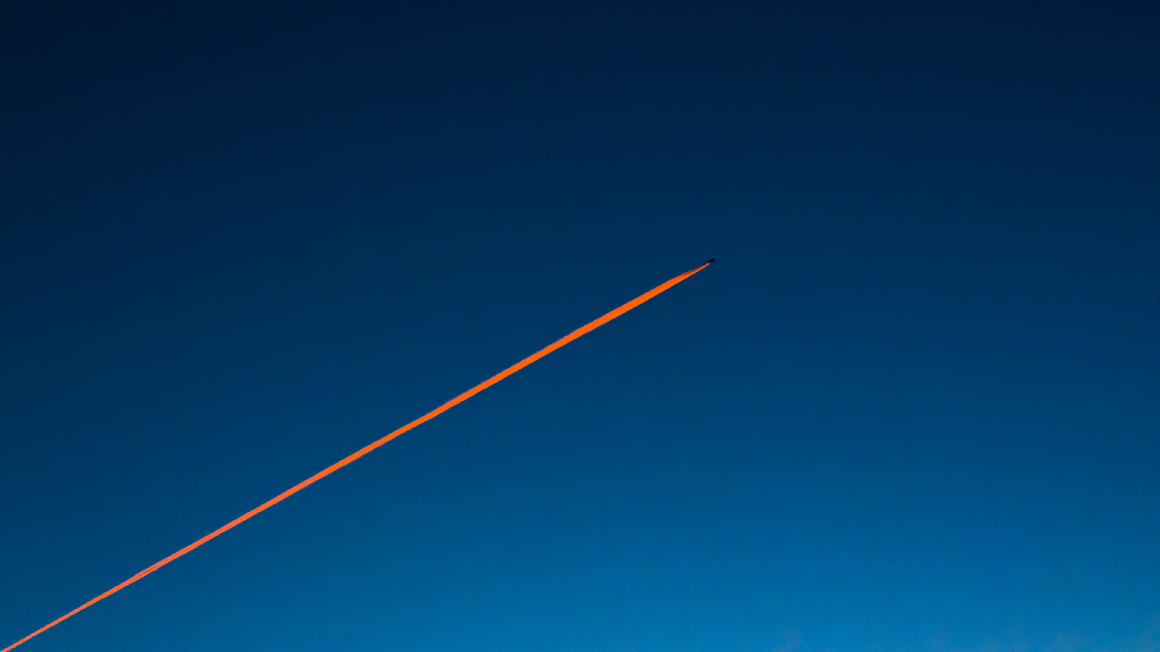 airplane, aircraft, flight, sky, low angle view, 4K, clear sky, vapor trail, streak, transportation, aviation, nature, contrail, directly below, air vehicle, HD Wallpaper