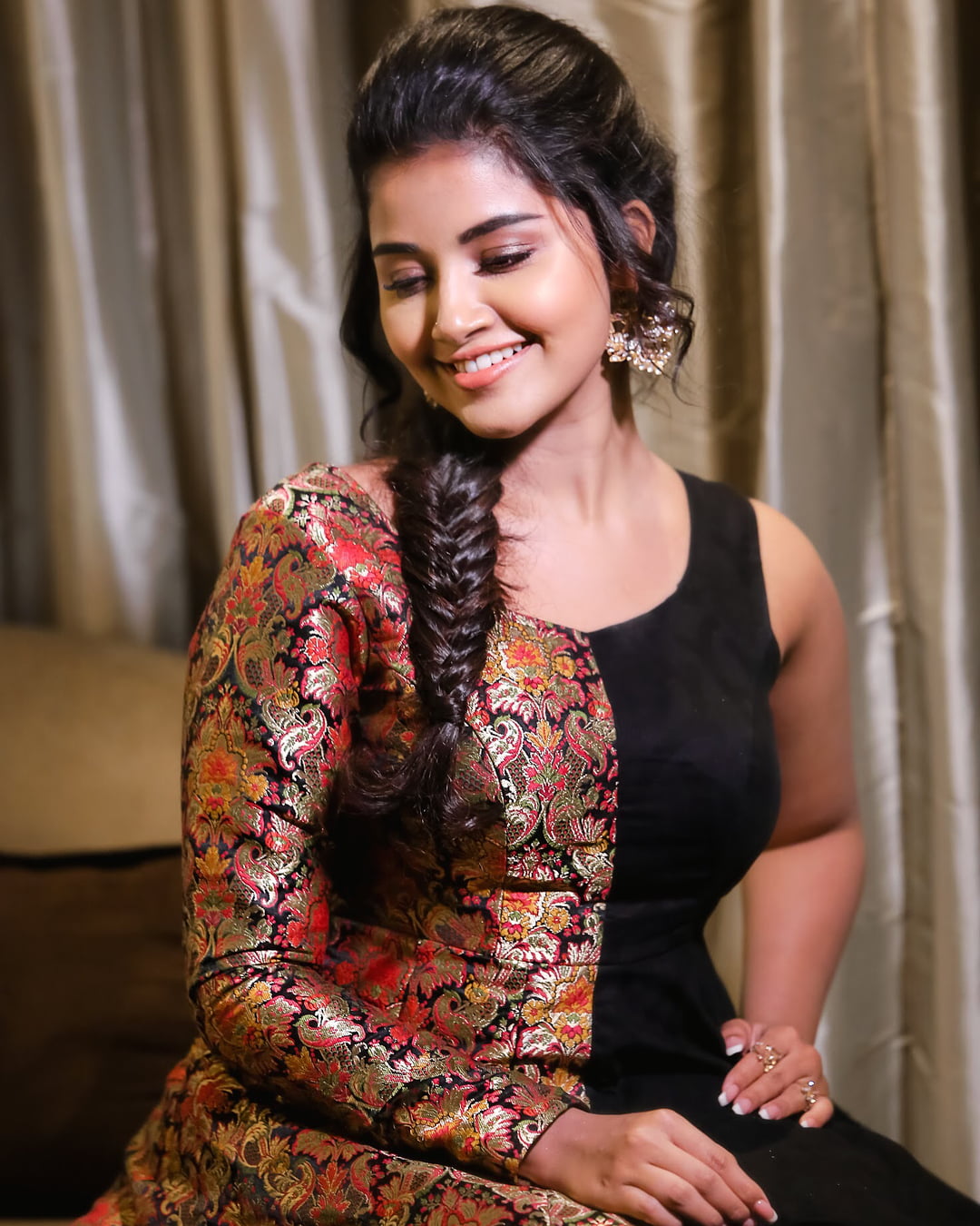 720P, Anupama, Celebi, model, celebrity, actress, Phone HD Wallpaper