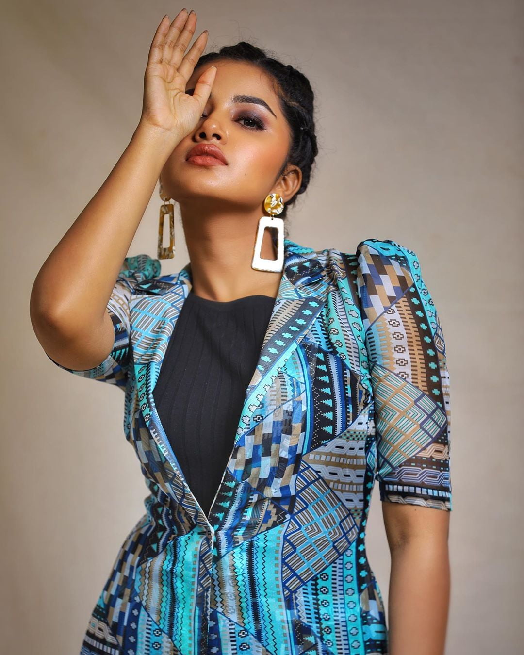 model, Indian actors, Anupama, 720P, curly hair, celebrity, Phone HD Wallpaper