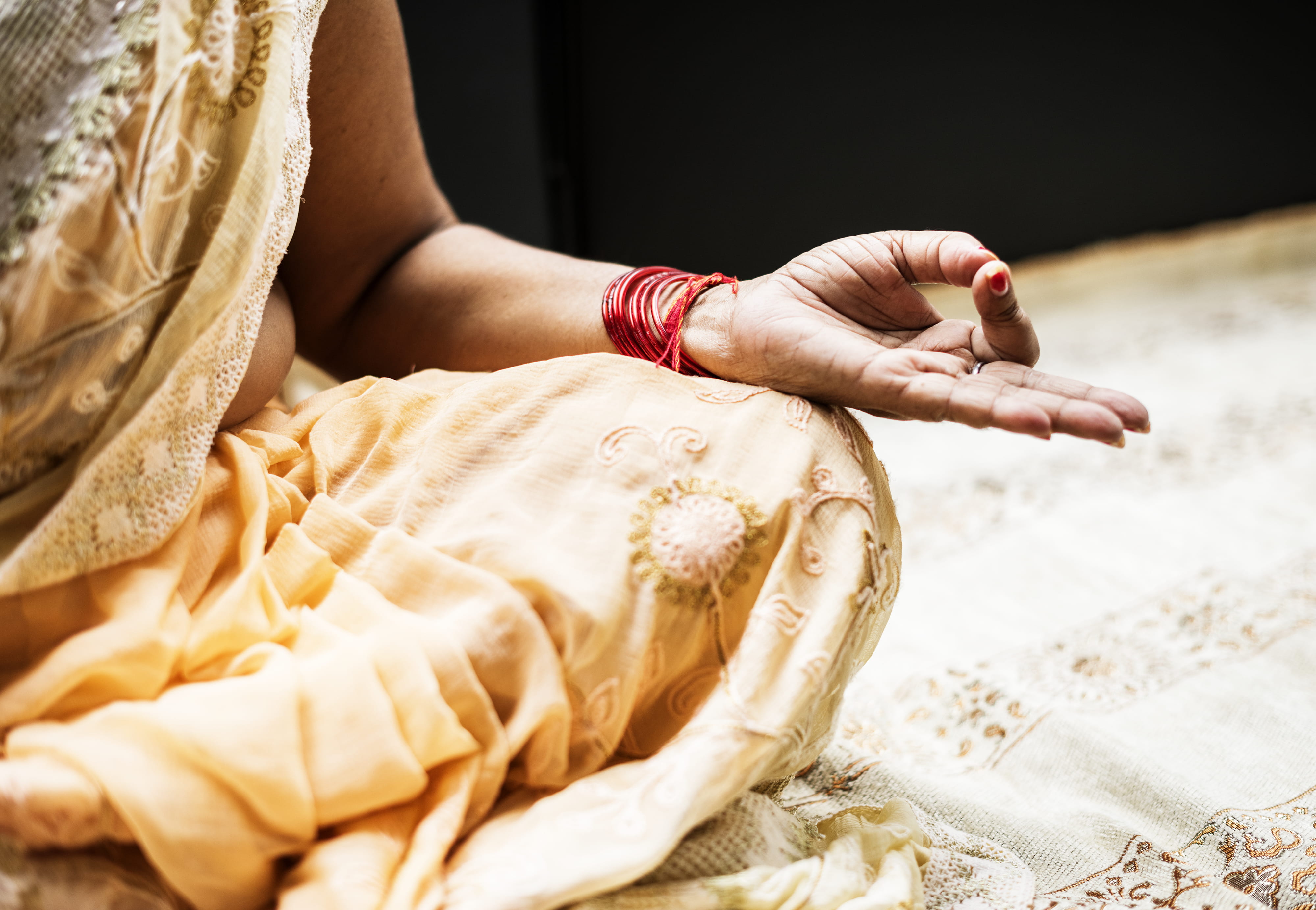 young Adult, one Person, 4K, peaceful, traditional, caucasian Ethnicity, hand, bed, hindu, legs crossed, relaxation, indian, person, close-up, meditate, HD Wallpaper