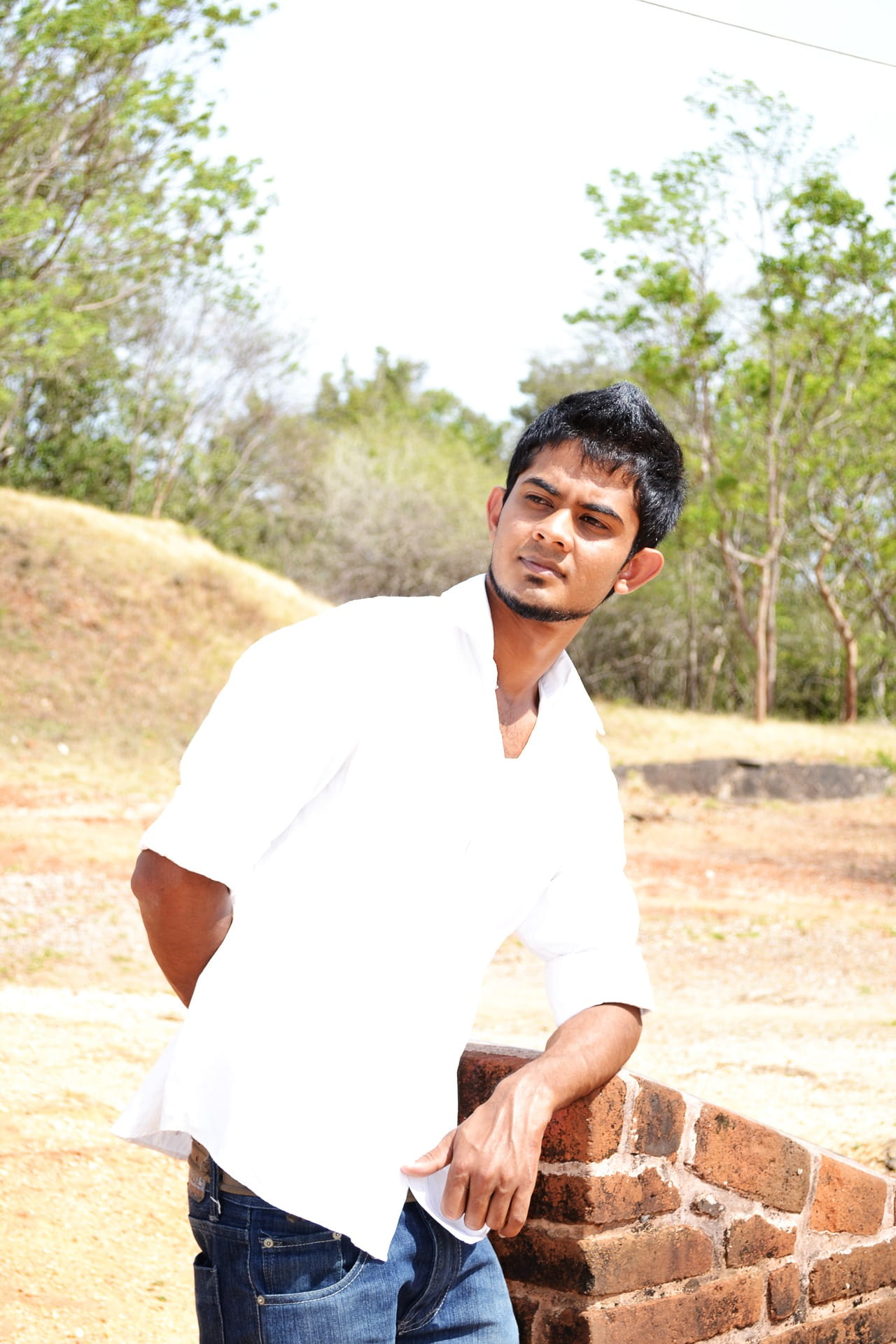 Sunlight, White, focus on foreground, real people, young men, Dry, casual clothing, sri lankan, tree, lifestyles, one person, leisure activity, Light, hot, Phone HD Wallpaper
