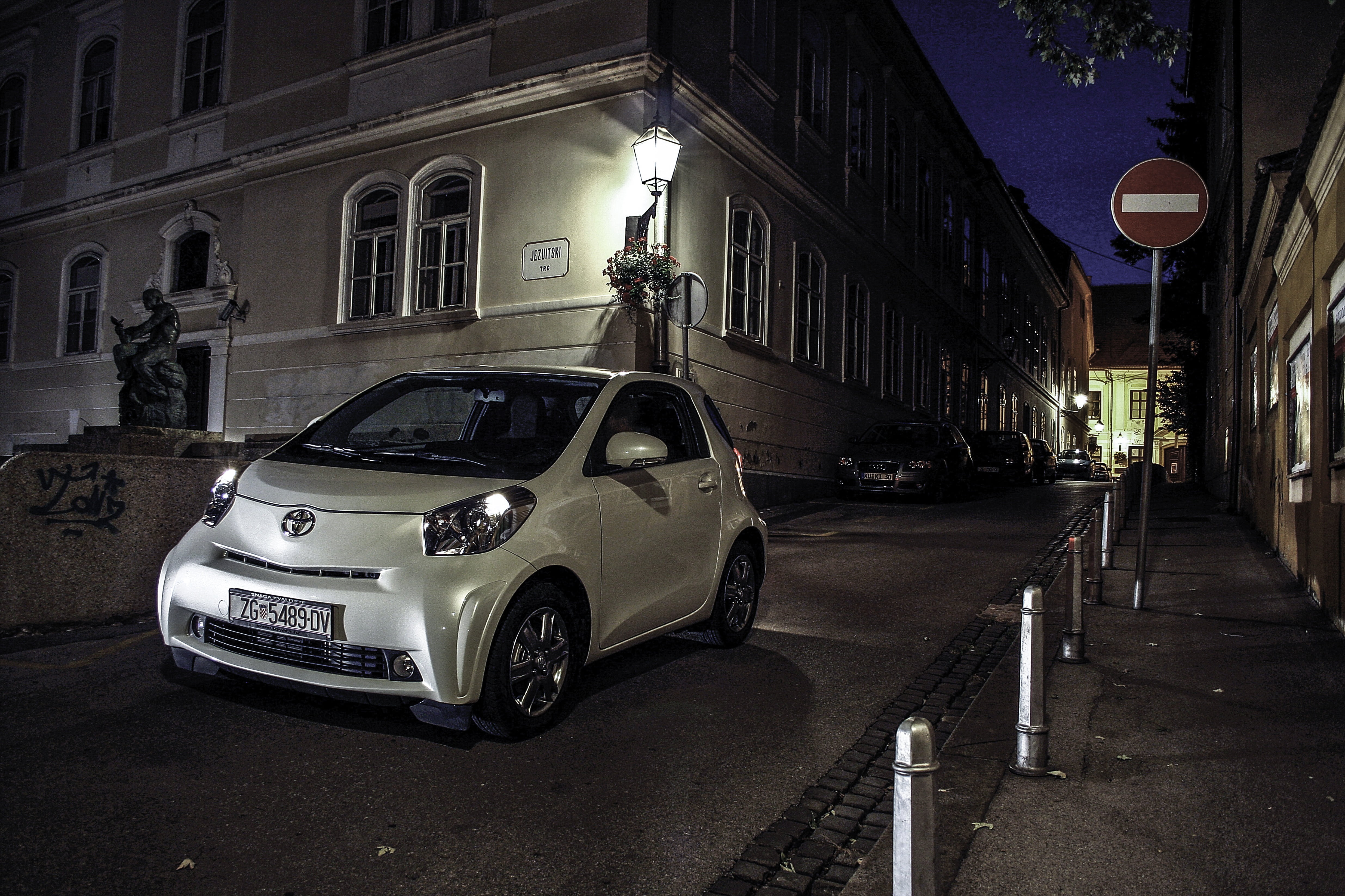 transportation, land vehicle, city, street light, small car, building exterior, street, 4K, built structure, architecture, road, motor vehicle, car, building, HD Wallpaper
