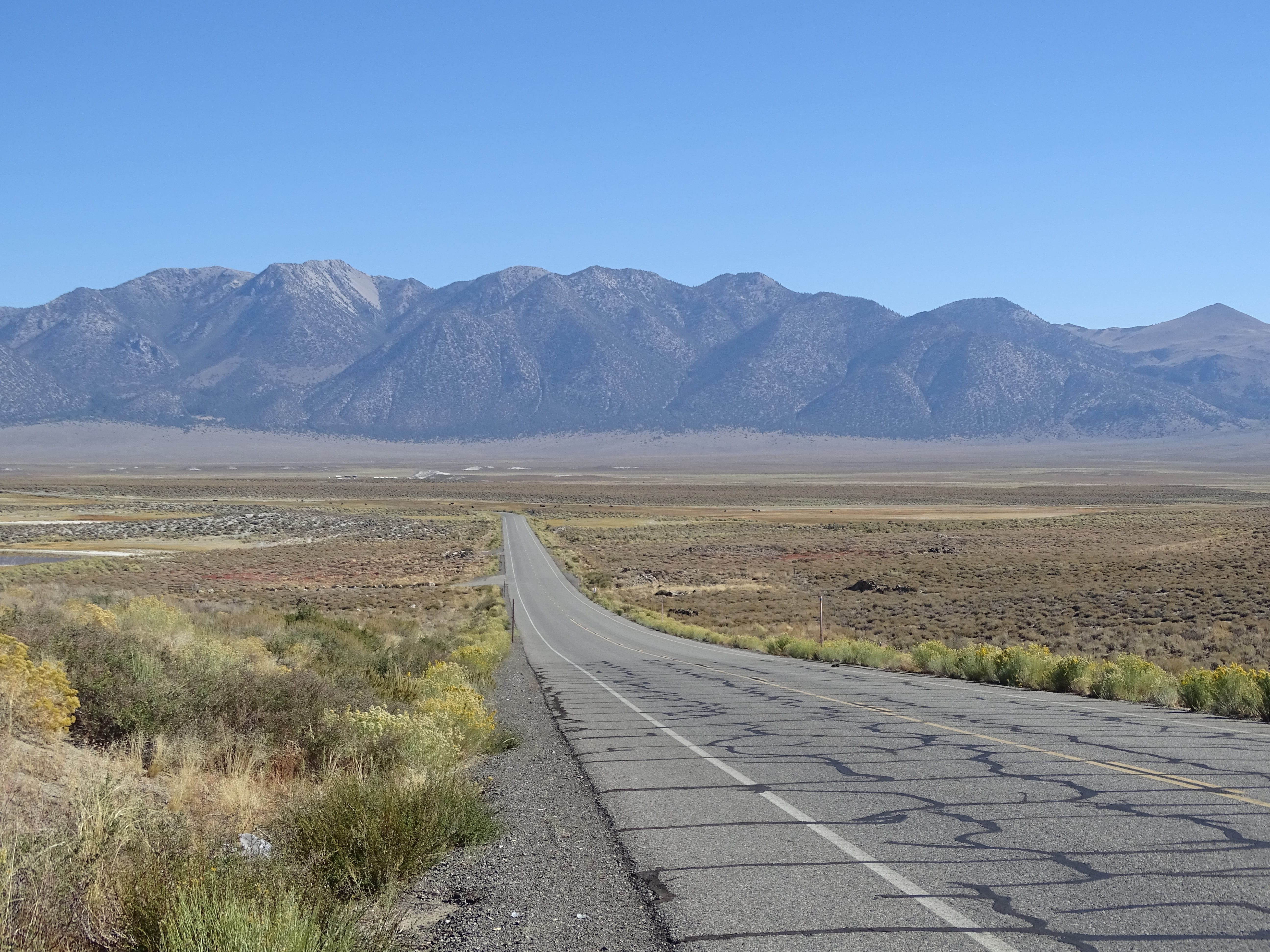 the way forward, route, arizona, diminishing perspective, Road, scenics - nature, Loneliness, dry, Usa, just, arid climate, landscape, mountains, 5K, dom, HD Wallpaper
