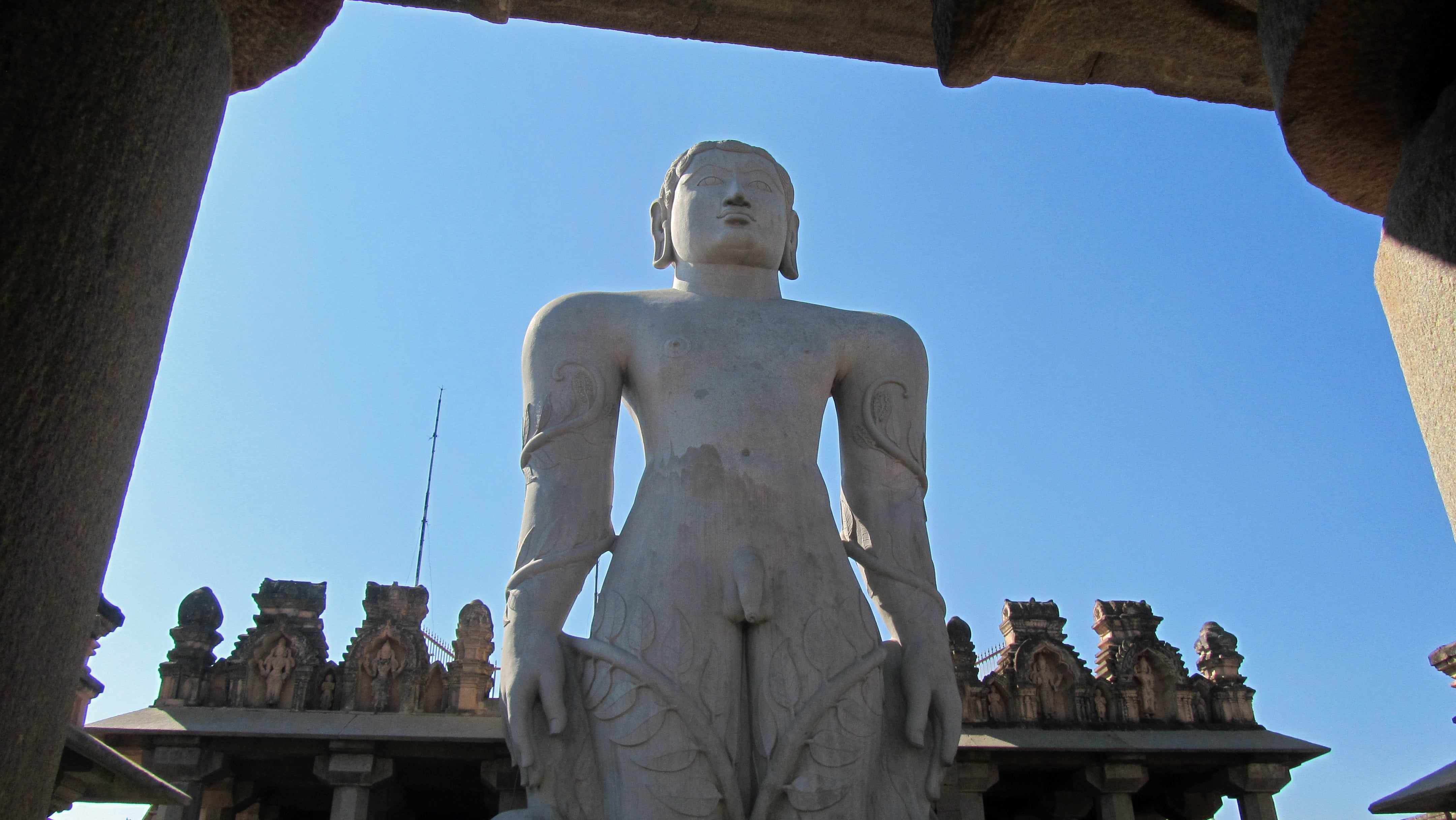 4K, sculpture, india, sky, human representation, art and craft, low angle view, clear sky, jainheiligtum, outdoors, belief, shravanbelagola, bahubali statue, HD Wallpaper