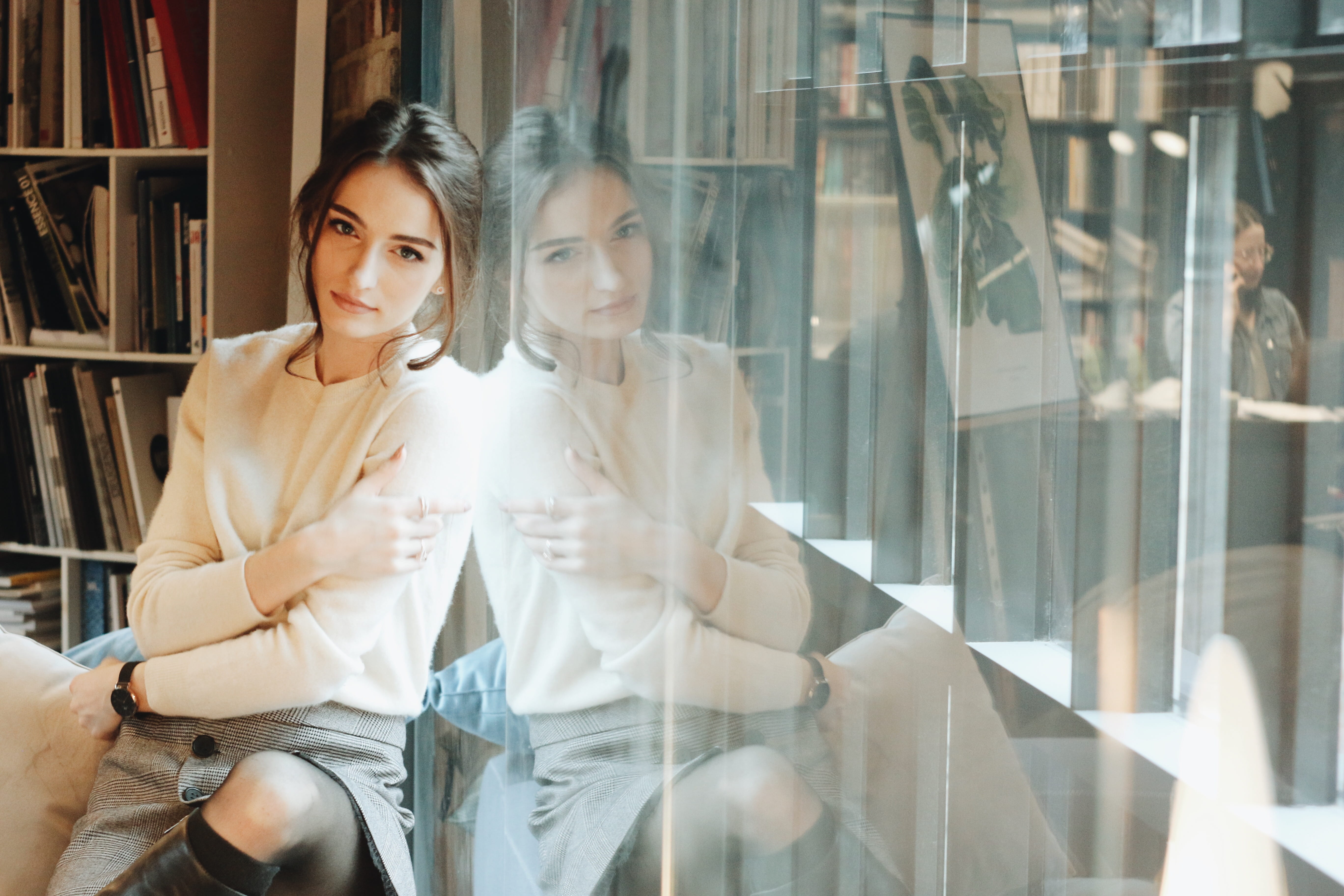 analogue, smiling, design professional, danielwellington, window, women, fashion, posing, beauty, beautiful woman, book, portrait, greencafenero, consumerism, HD Wallpaper
