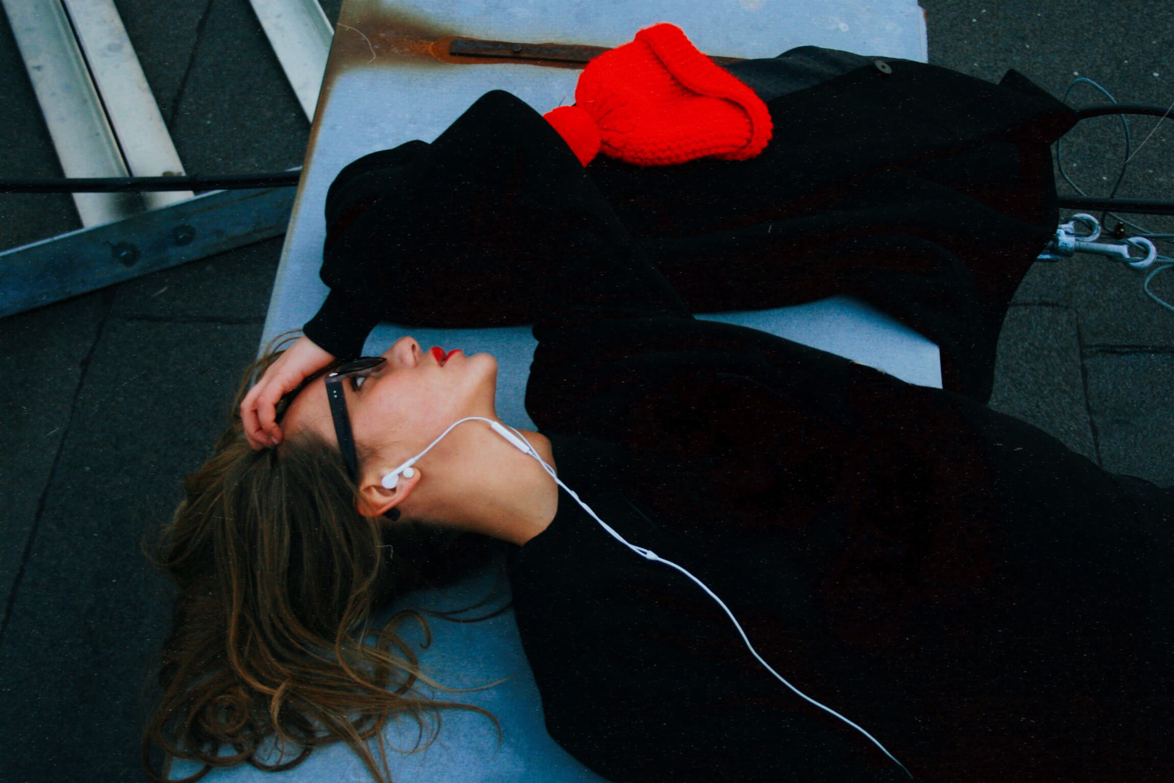 technology, chill, music, black, glasses, one Person, relaxing, adult, relaxation, lying, headphones, winter, earphone, iphone, caucasian Ethnicity, lying down, HD Wallpaper