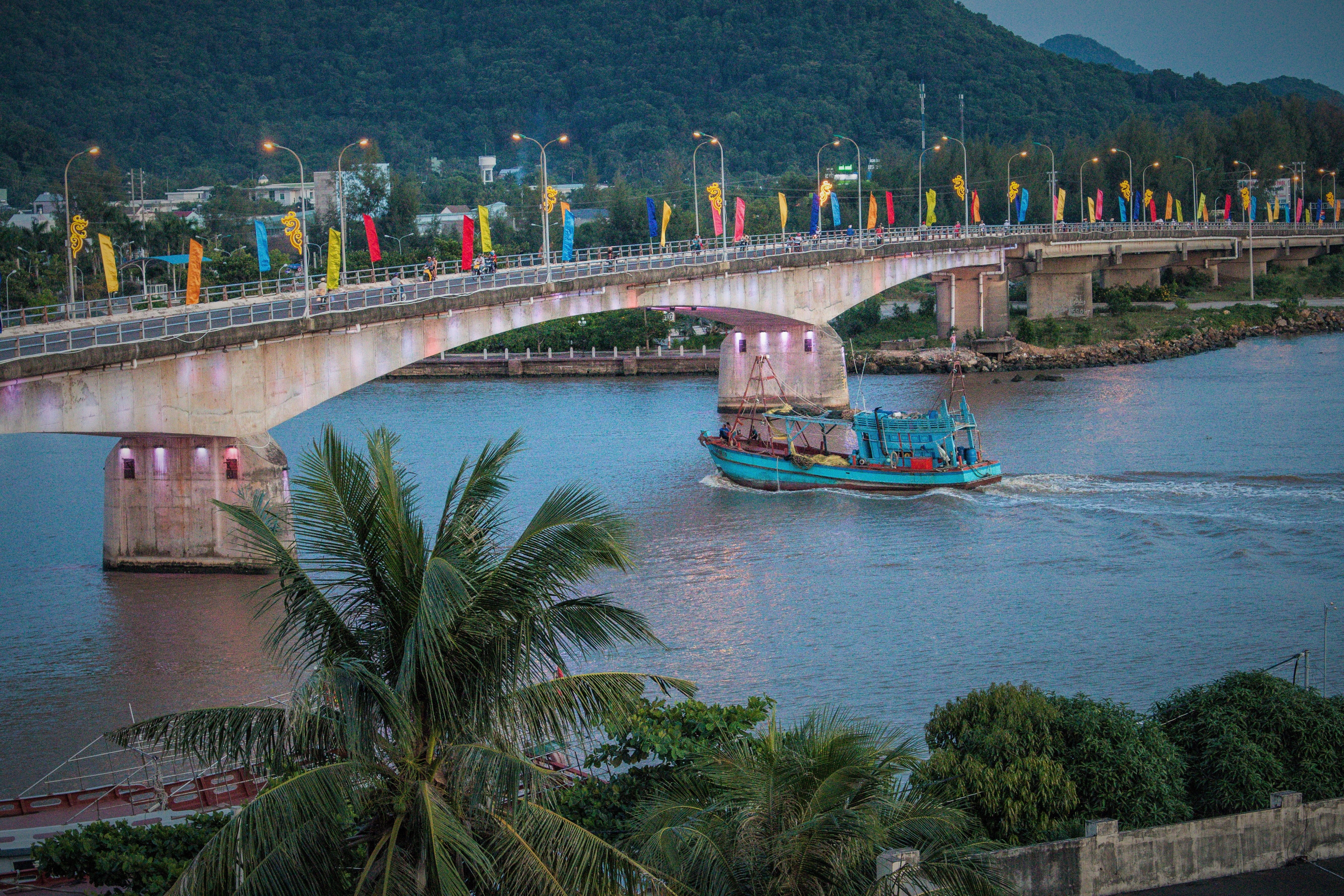 port, incidental people, travel, plant, vietnam, boat, architecture, asia, building exterior, nautical vessel, arch bridge, river, travel destinations, HD Wallpaper