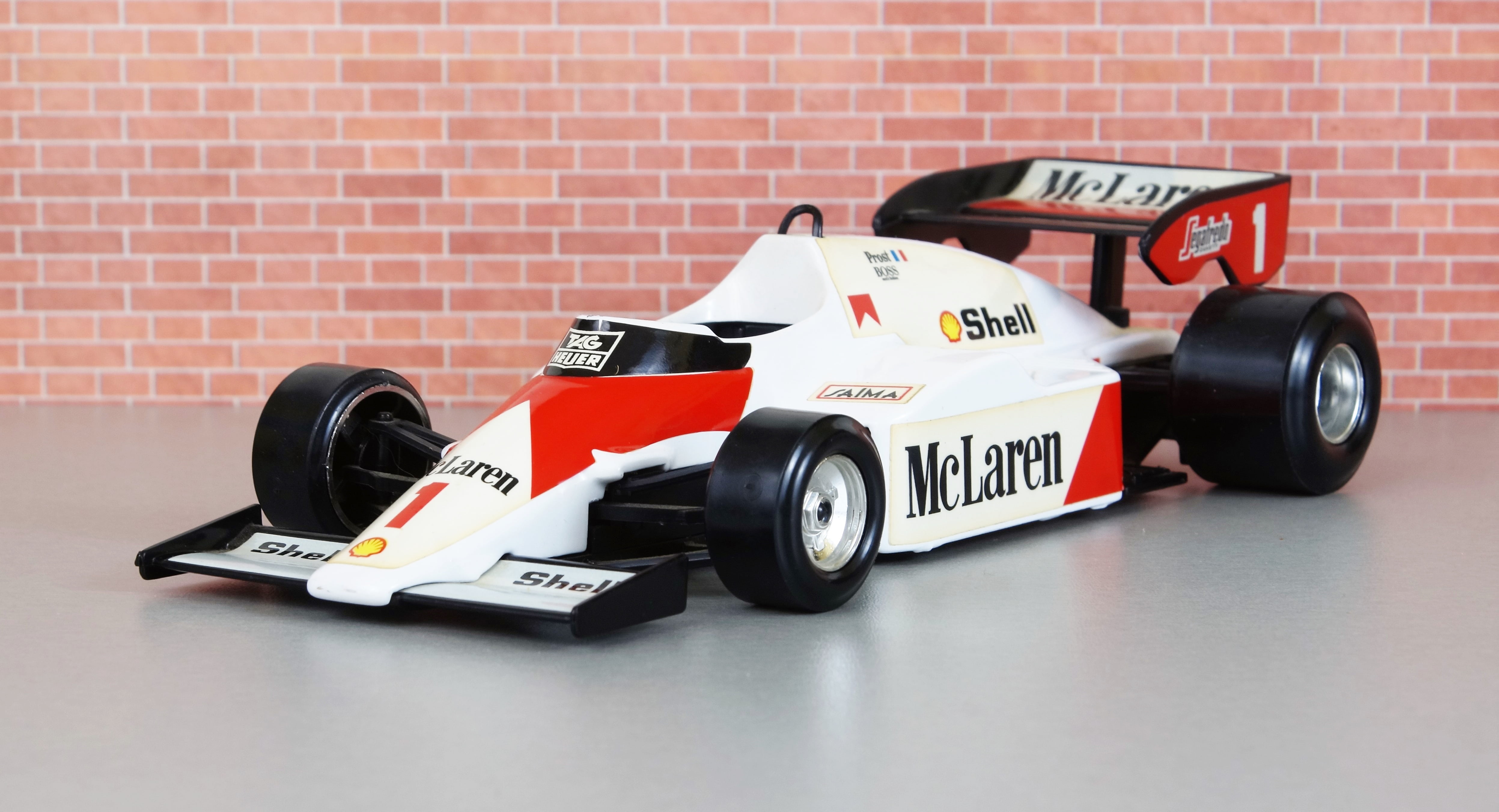 car, wall, brick wall, fast, automotive, model, pkw, competitive sport, model car, track and field, formula 1, toys, auto, sports race, success, communication, HD Wallpaper